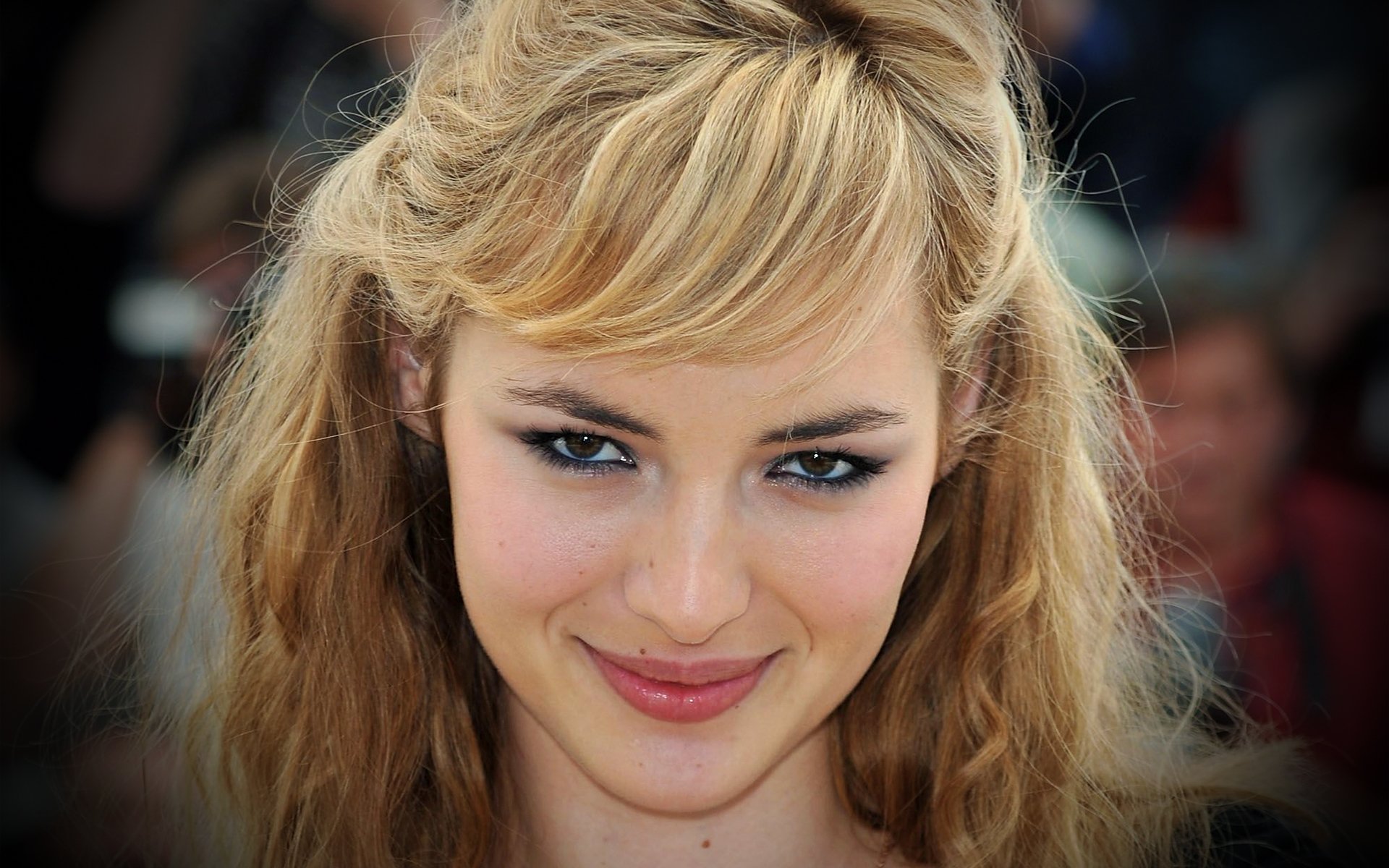 Louise Bourgoin Wallpapers