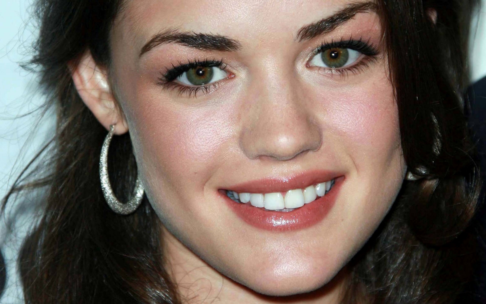 Lucy Hale Face Wallpapers