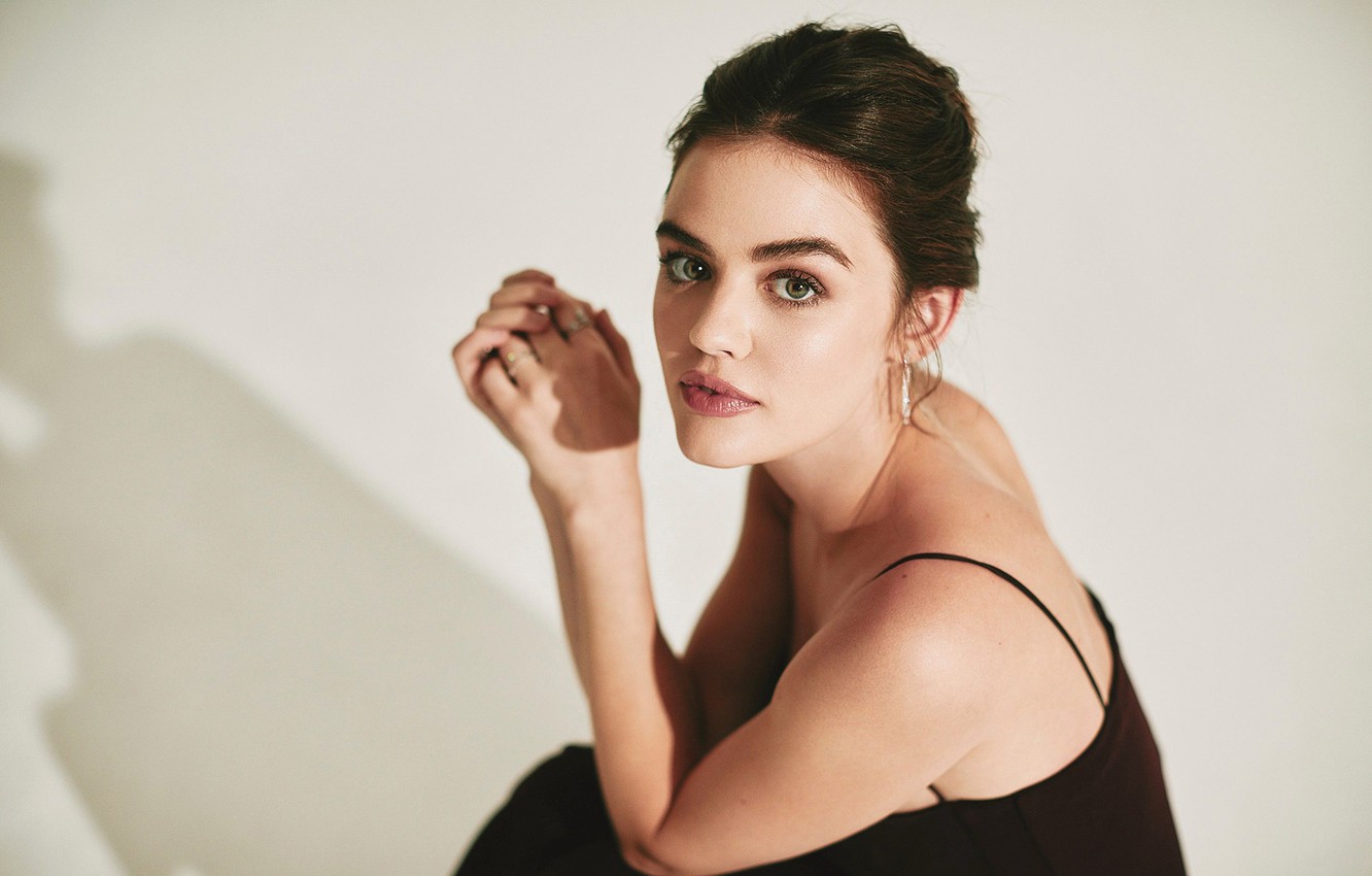 Lucy Hale Face Wallpapers