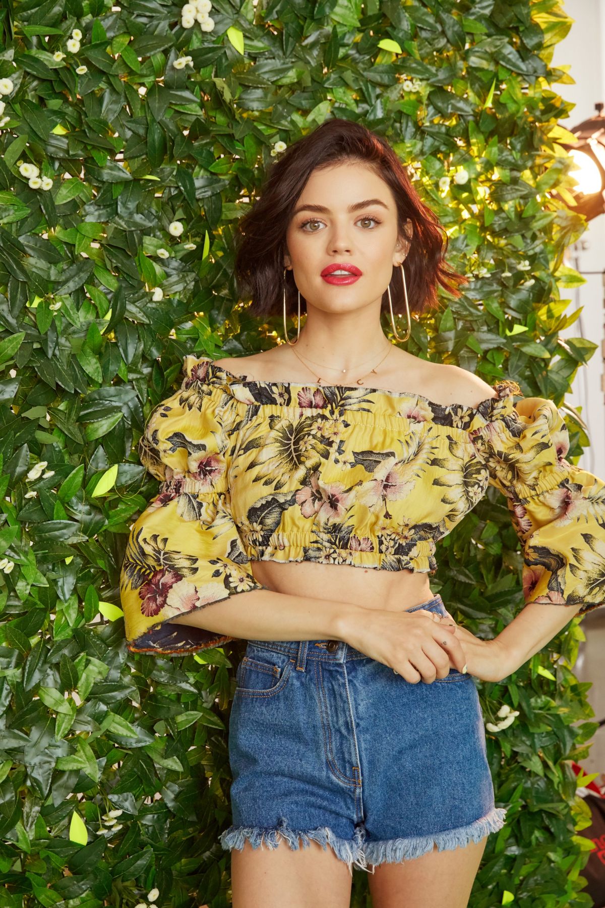 Lucy Hale in Bustle Magazine Wallpapers