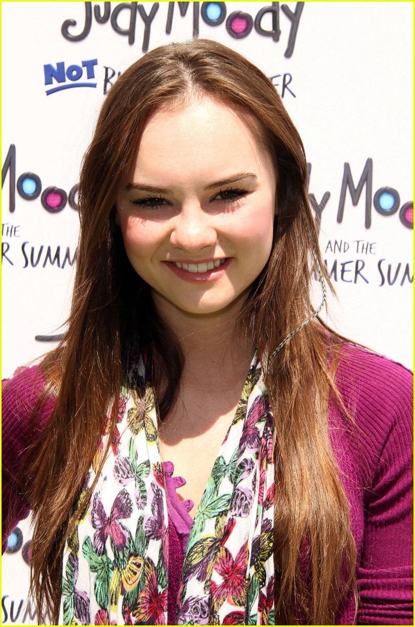 Madeline Carroll Wallpapers