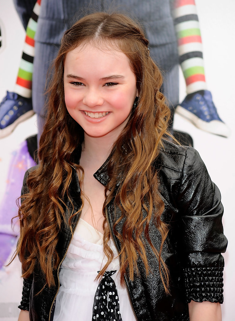 Madeline Carroll Wallpapers