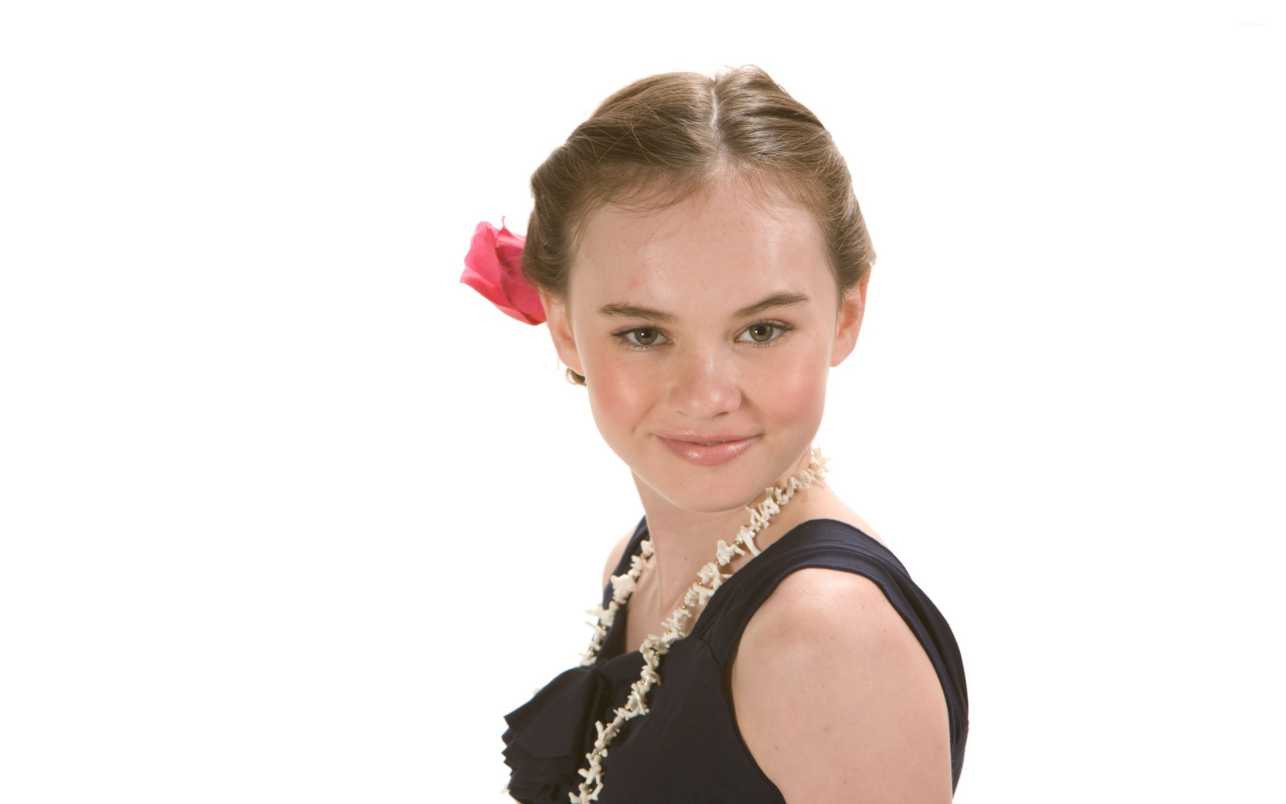 Madeline Carroll Wallpapers