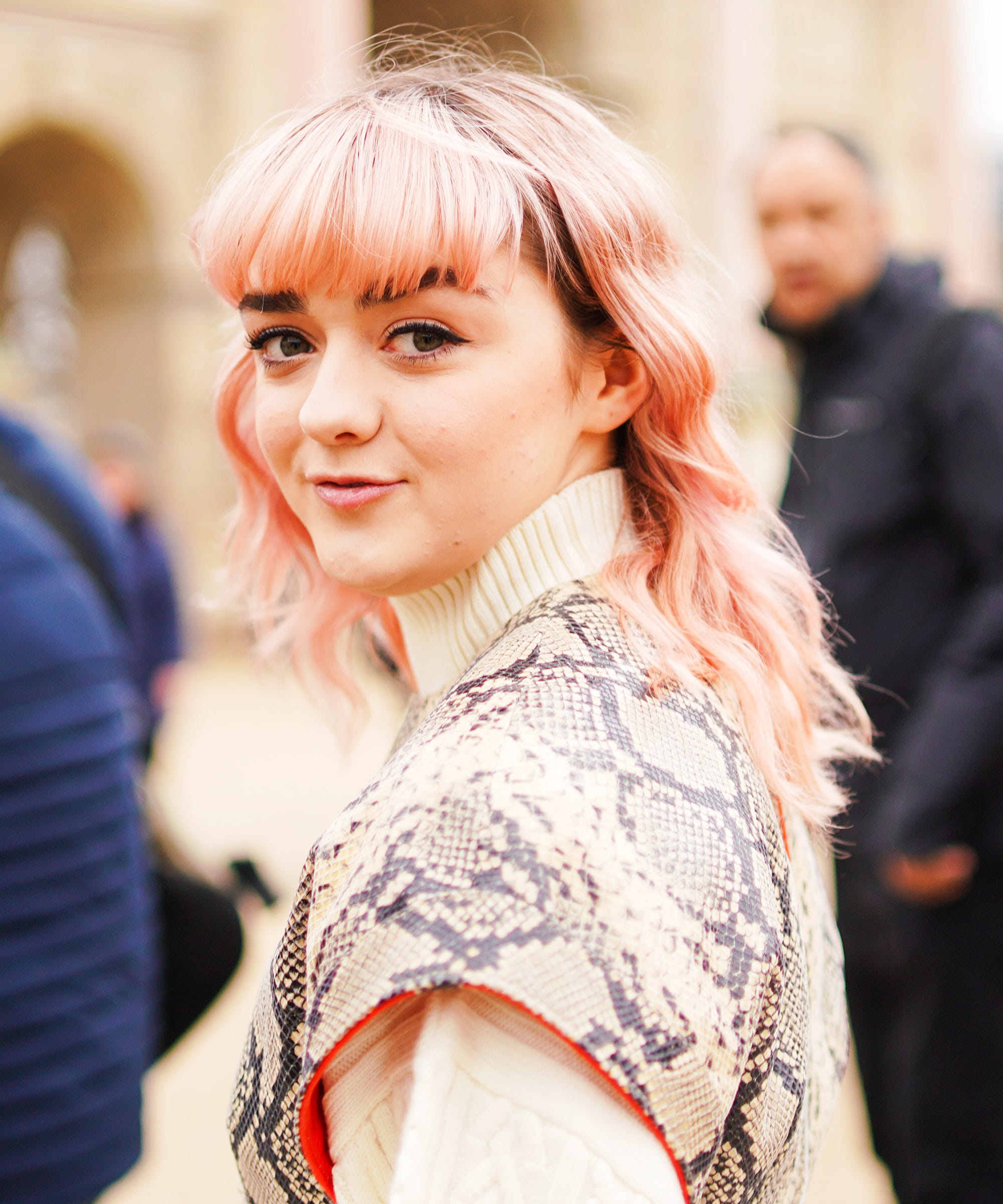 Maisie Williams Pink Hair Wallpapers