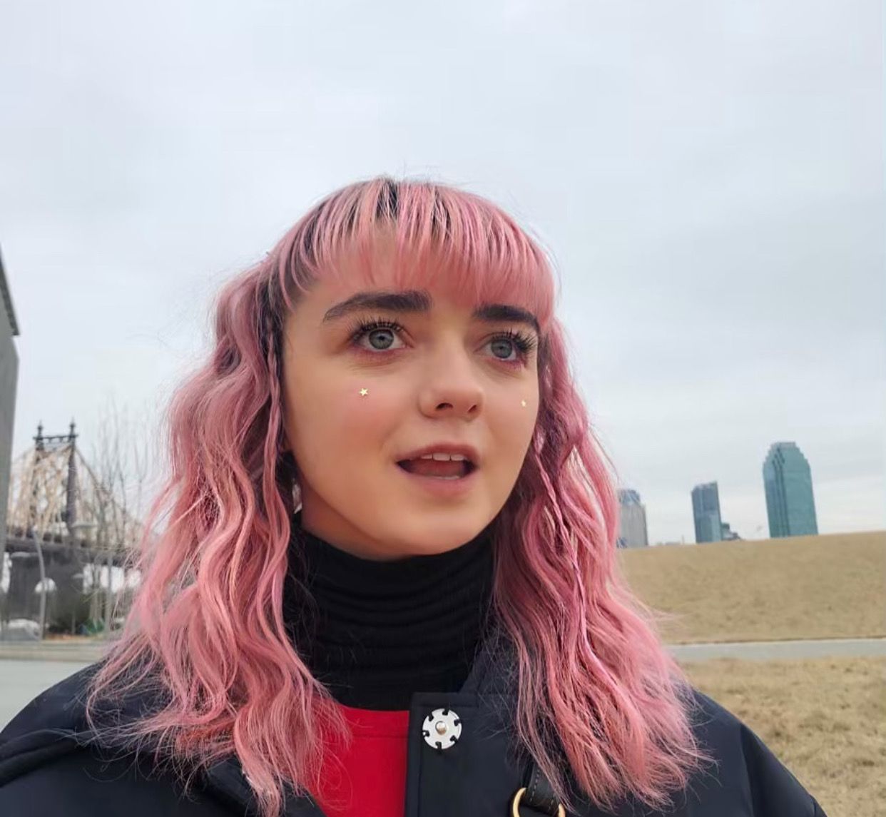 Maisie Williams Pink Hair Wallpapers