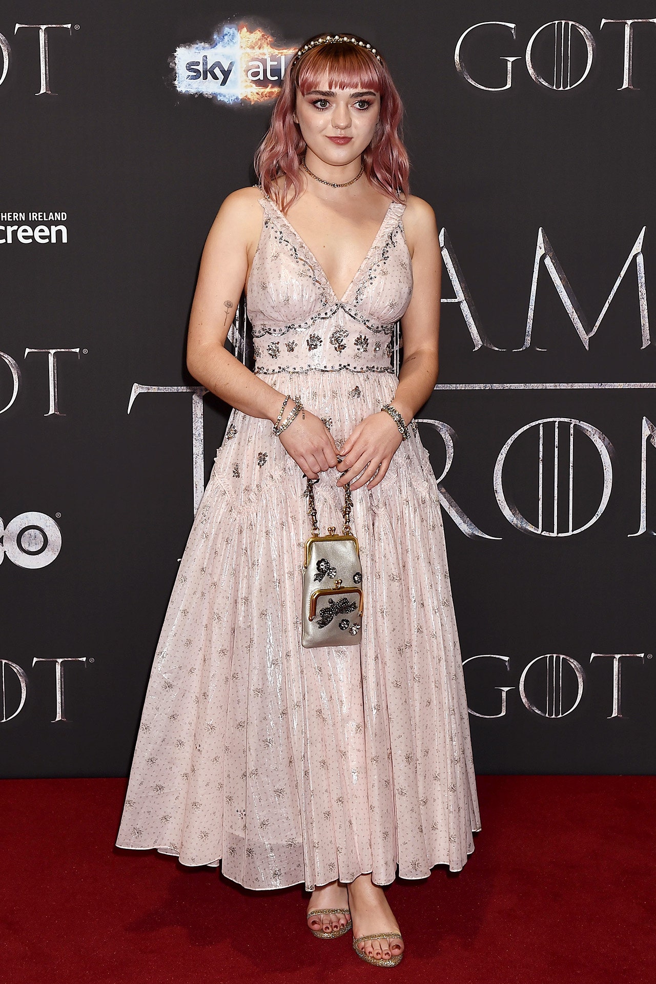 Maisie Williams Pink Hair Wallpapers