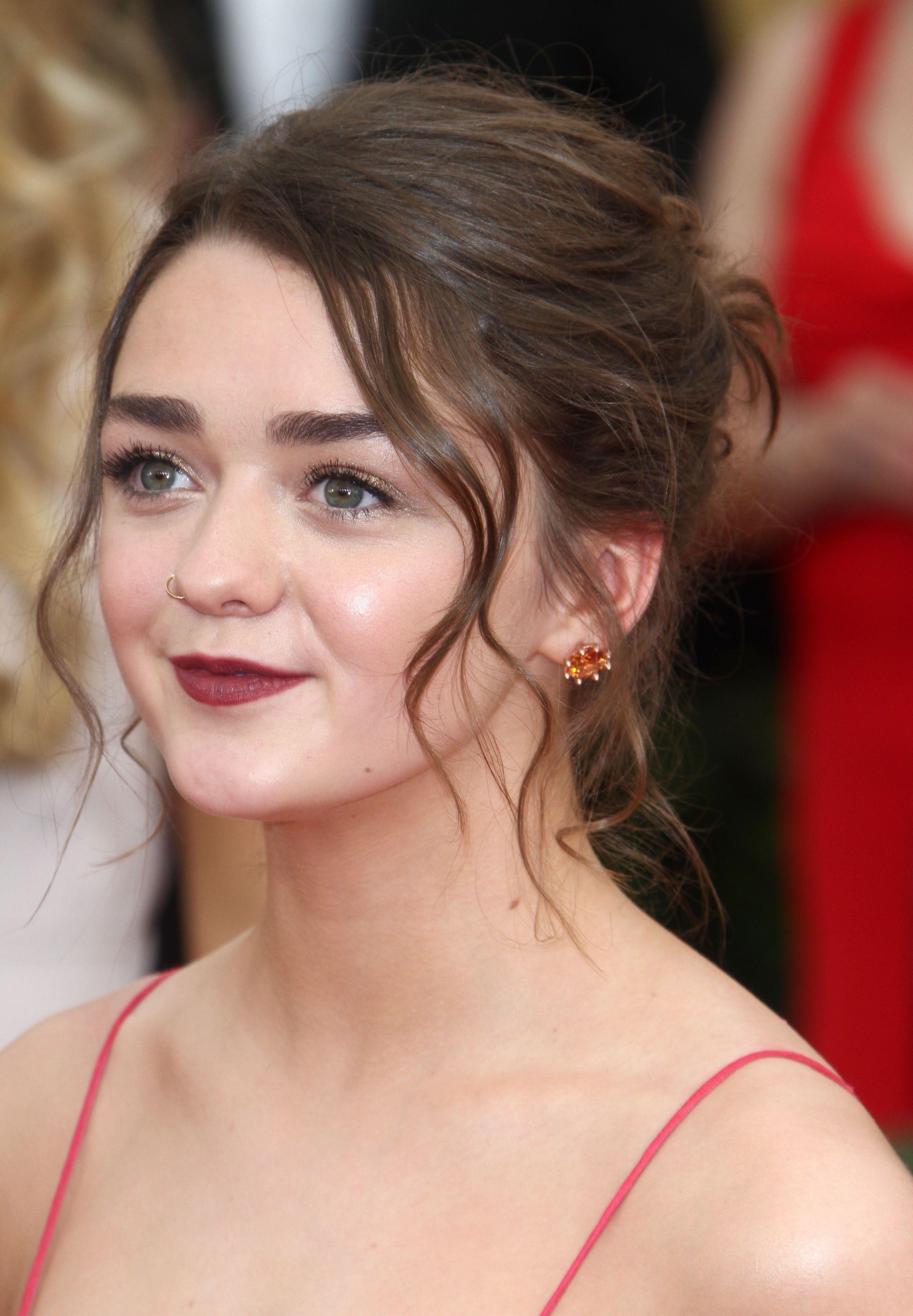 Maisie Williams Short Hair 4K Wallpapers