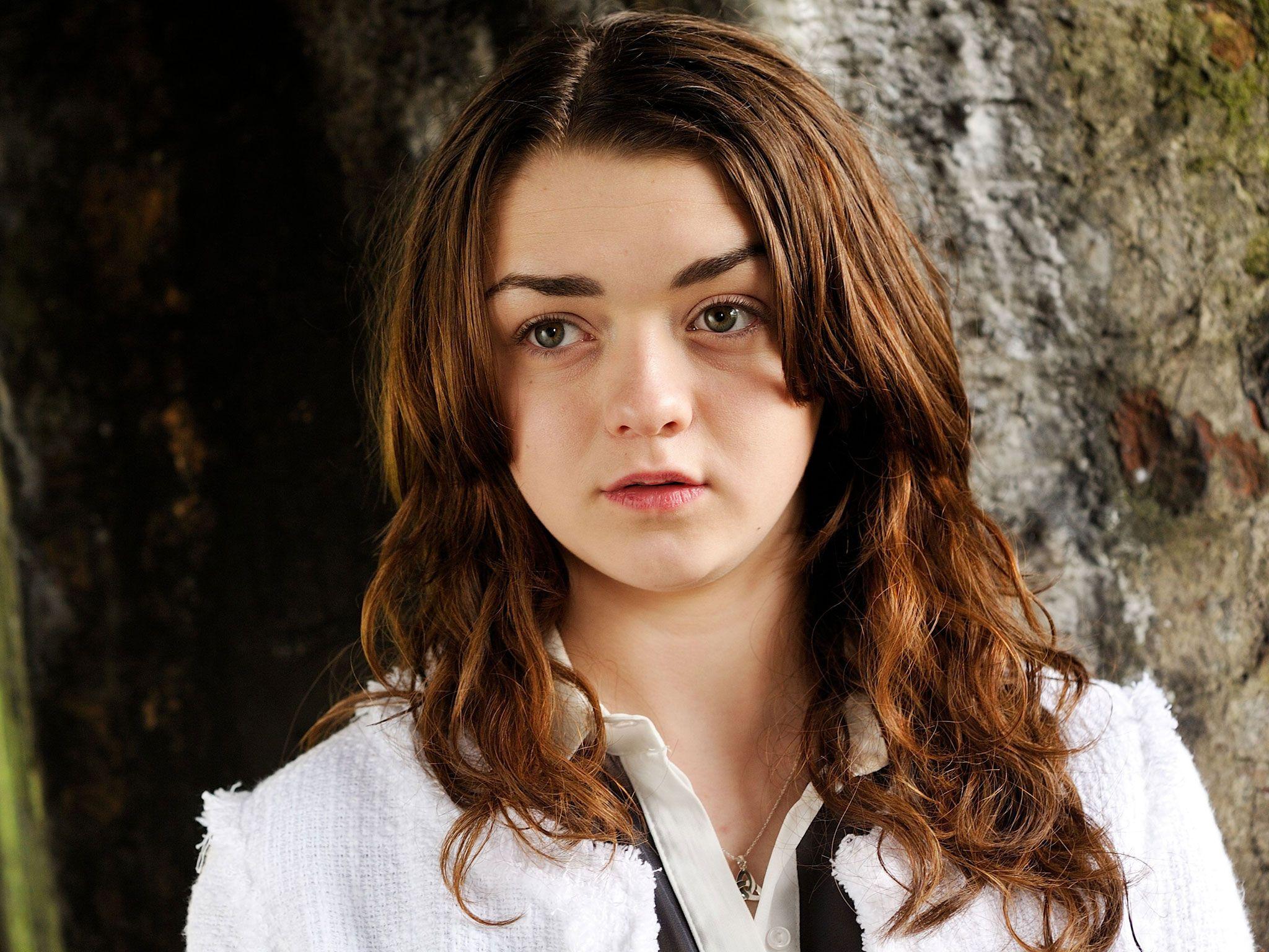 Maisie Williams Short Hair 4K Wallpapers