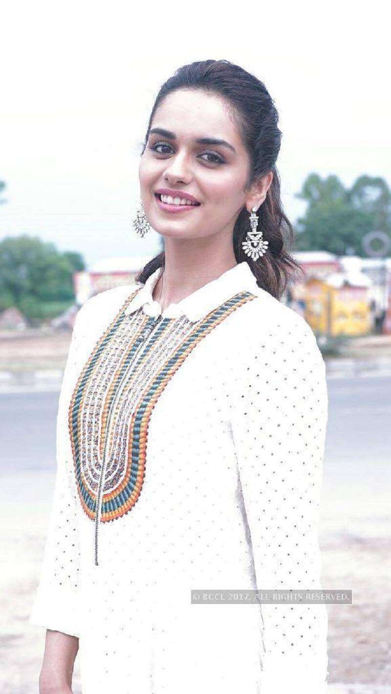 Manushi Chhillar Wallpapers