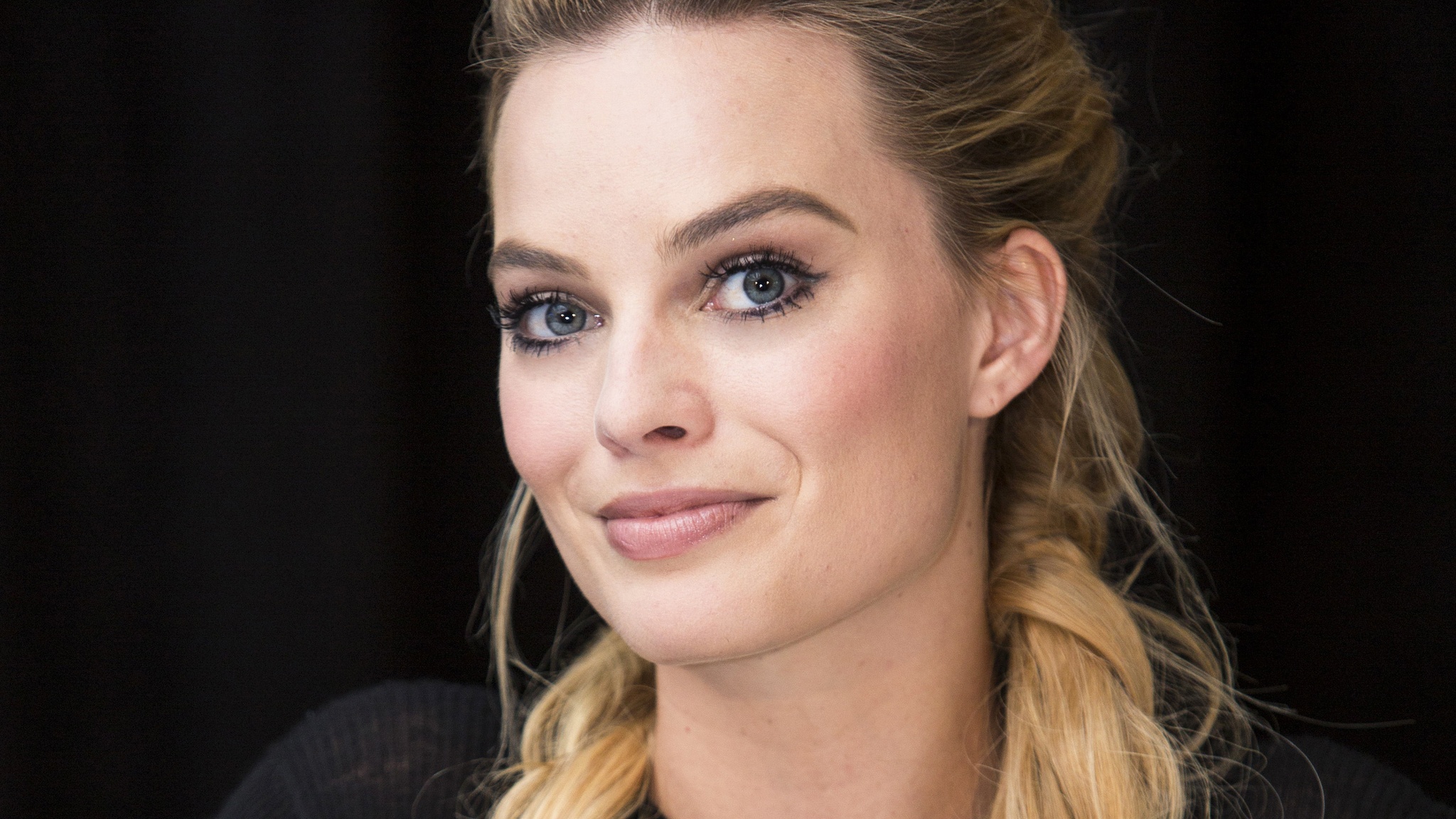 Margot Robbie Beautiful Portrait Wallpapers