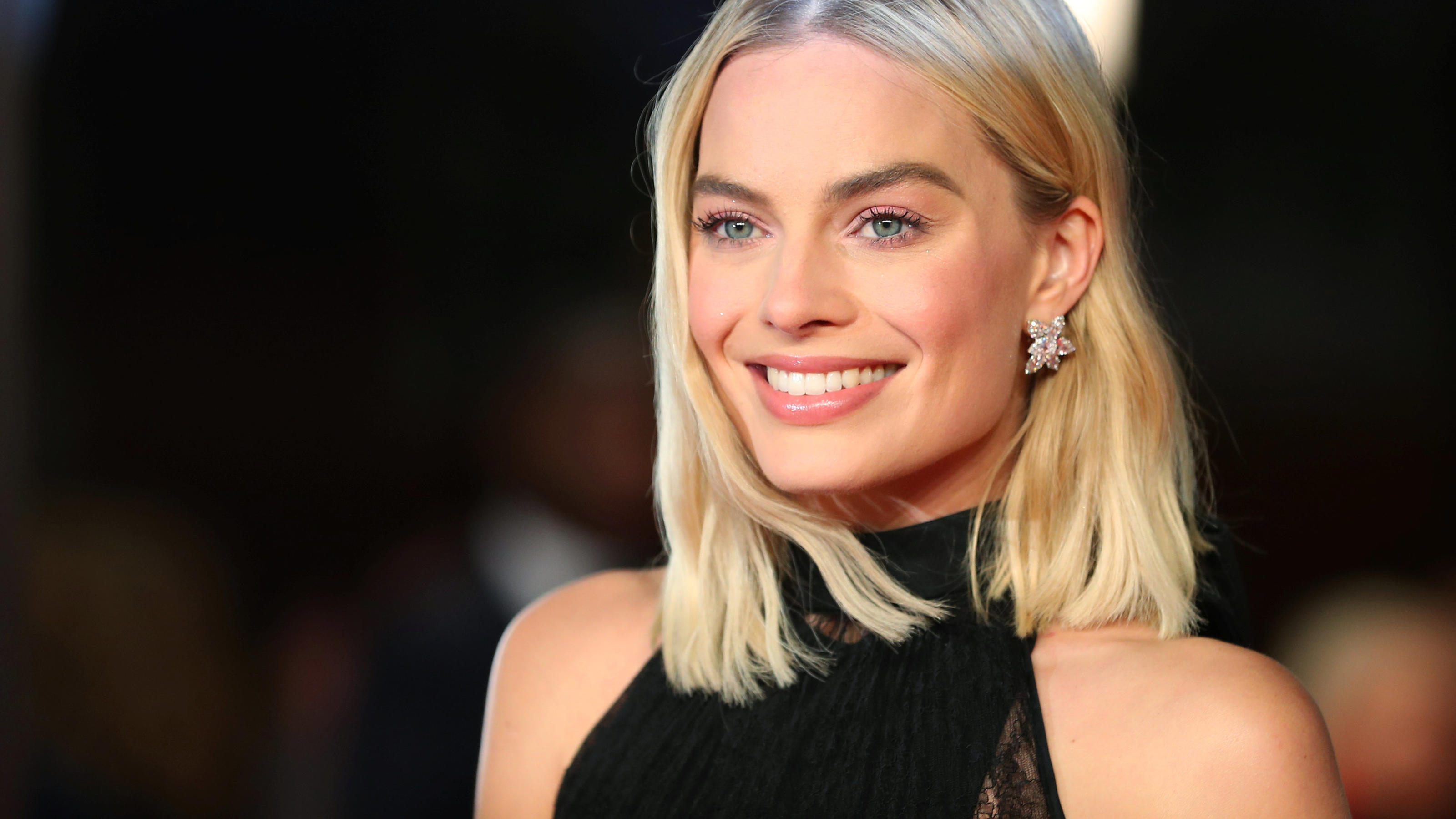 Margot Robbie Beautiful Smile Wallpapers