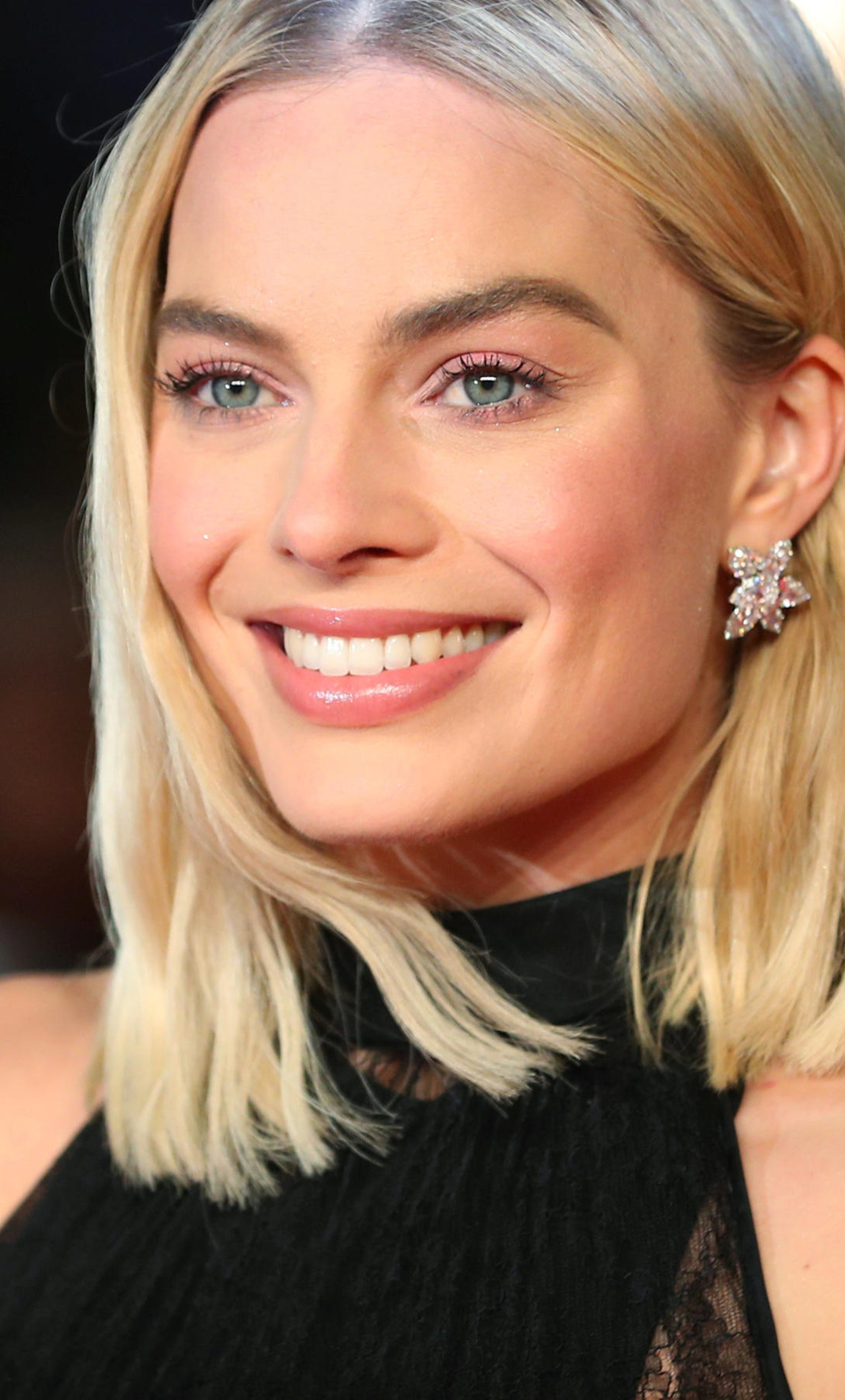 Margot Robbie Beautiful Smile Wallpapers