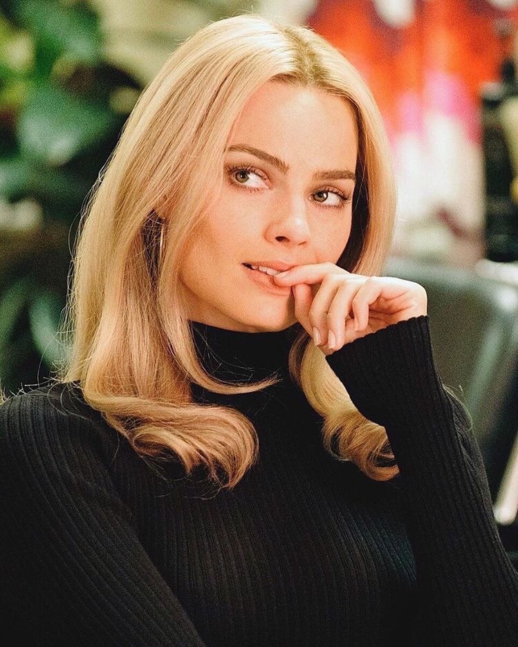 Margot Robbie Cute Wallpapers