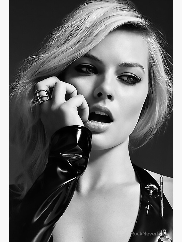 Margot Robbie Hot Monochrome Wallpapers