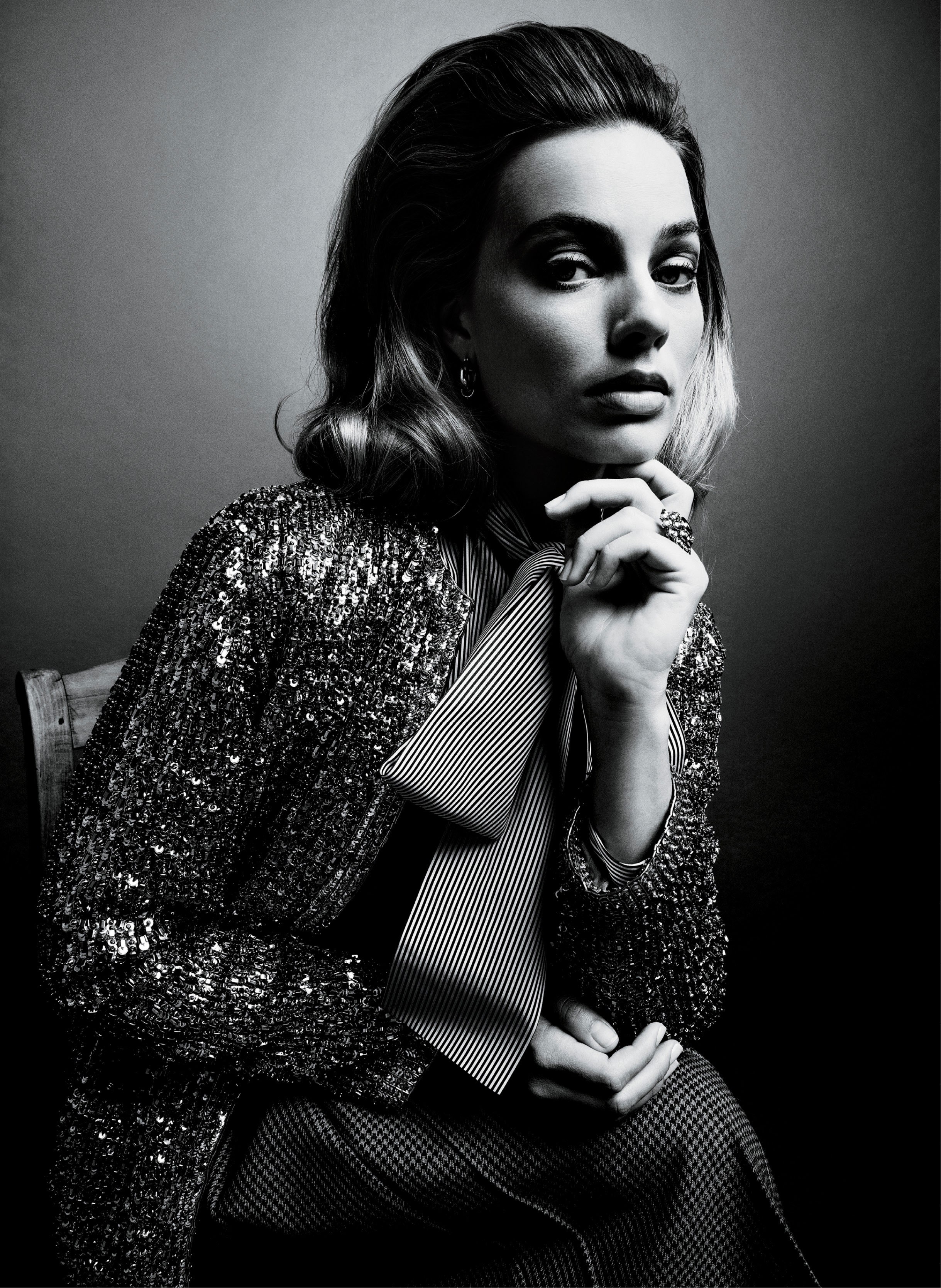 Margot Robbie Hot Monochrome Wallpapers