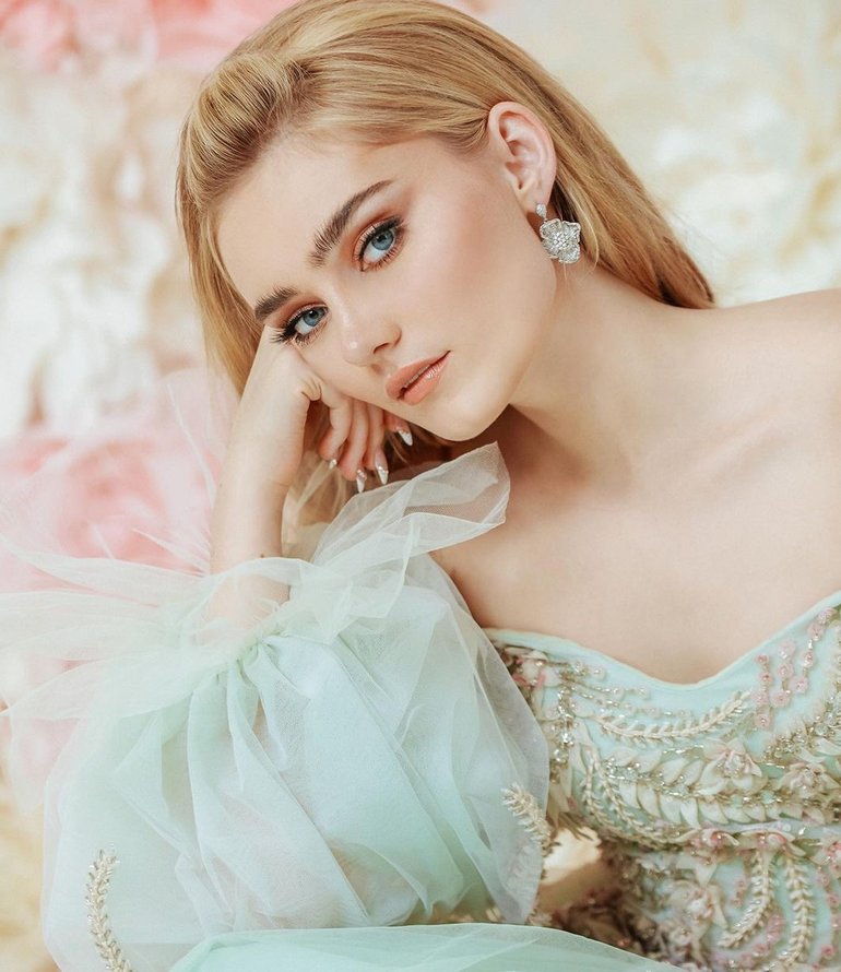 Meg Donnelly Actress 2018 Photoshoot Wallpapers