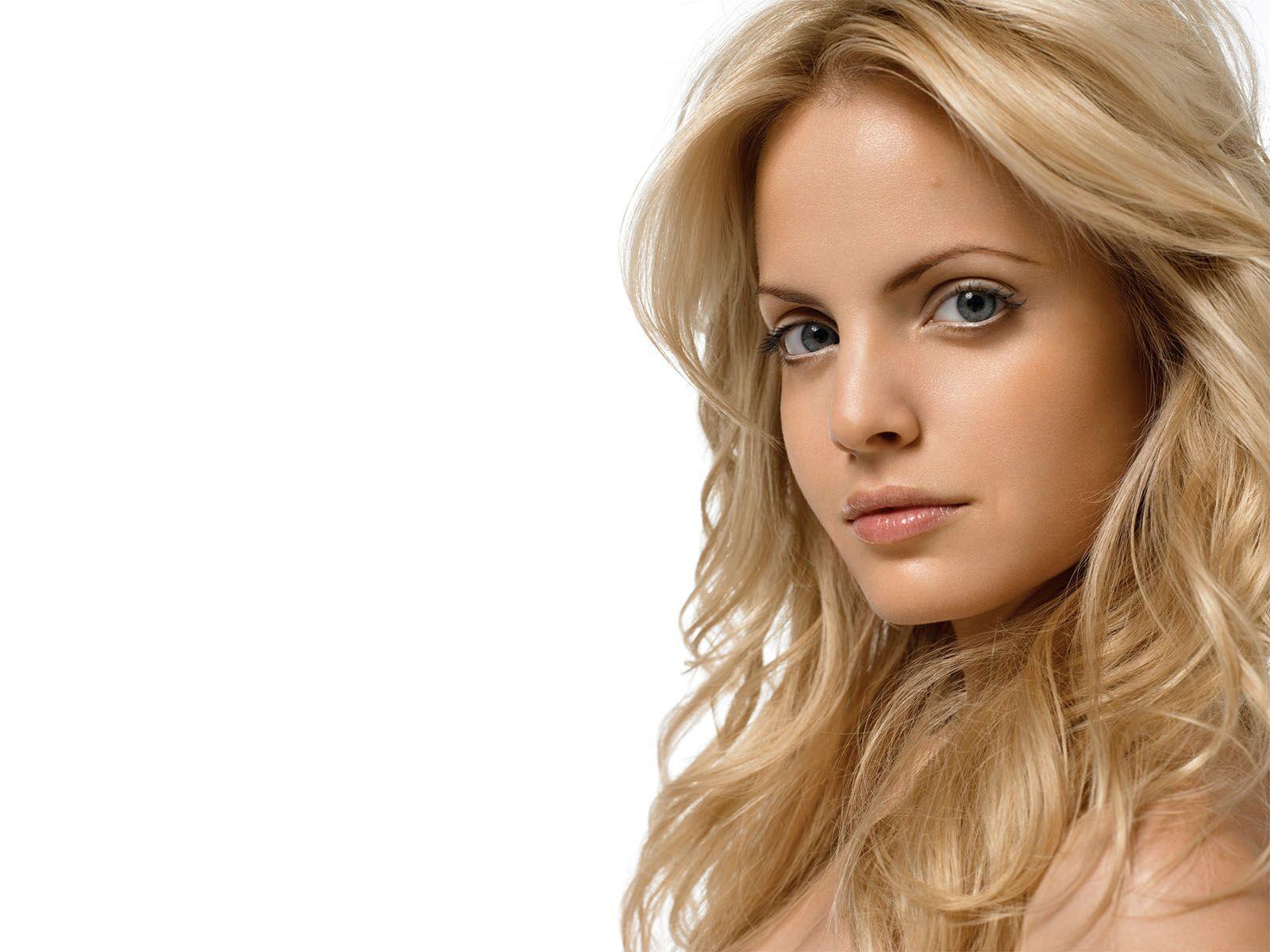 Mena Suvari Wallpapers