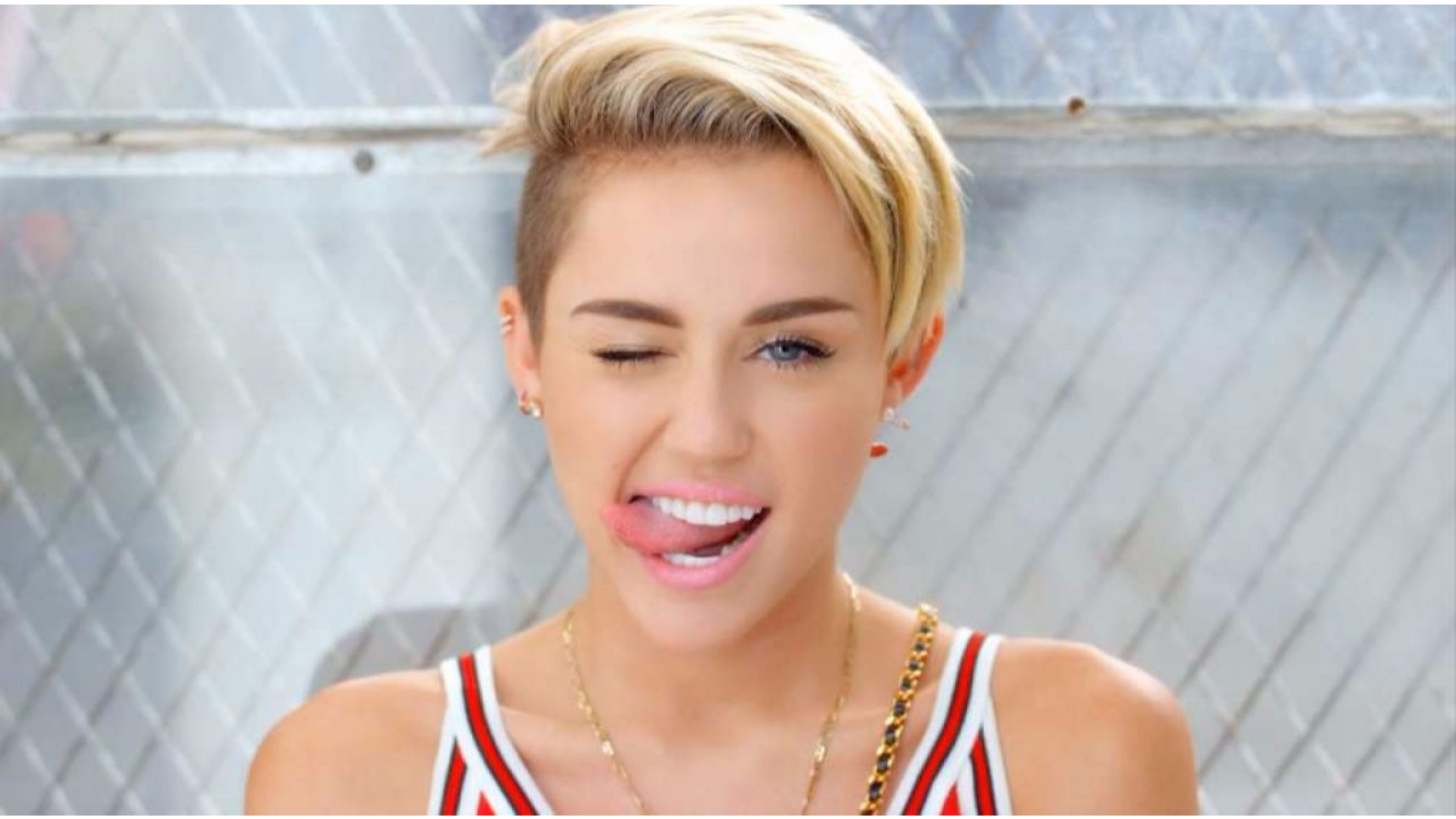 Miley Cyrus Cute 2017 Wallpapers
