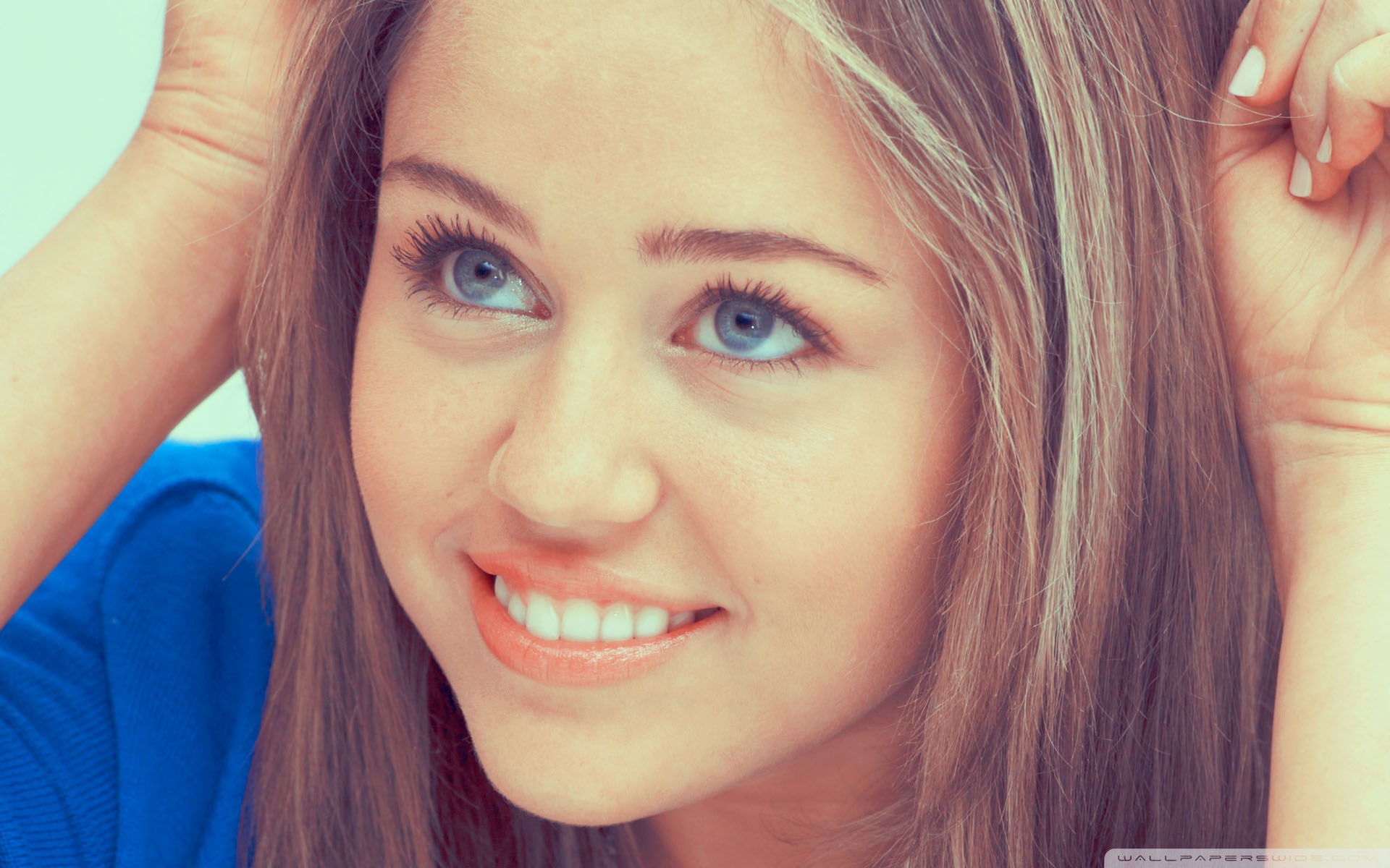 Miley Cyrus Face Wallpapers