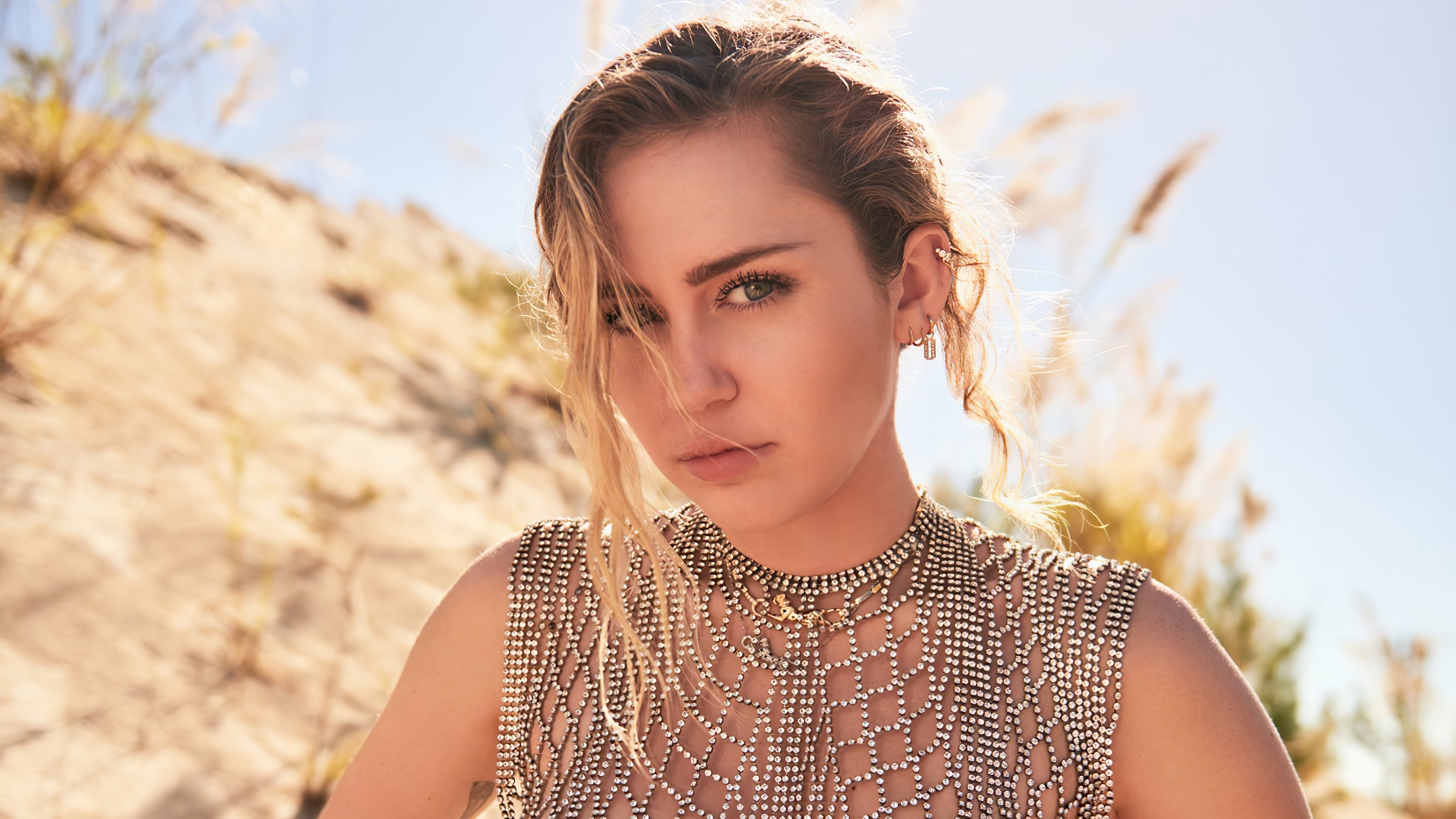 Miley Cyrus Face 2020 Wallpapers