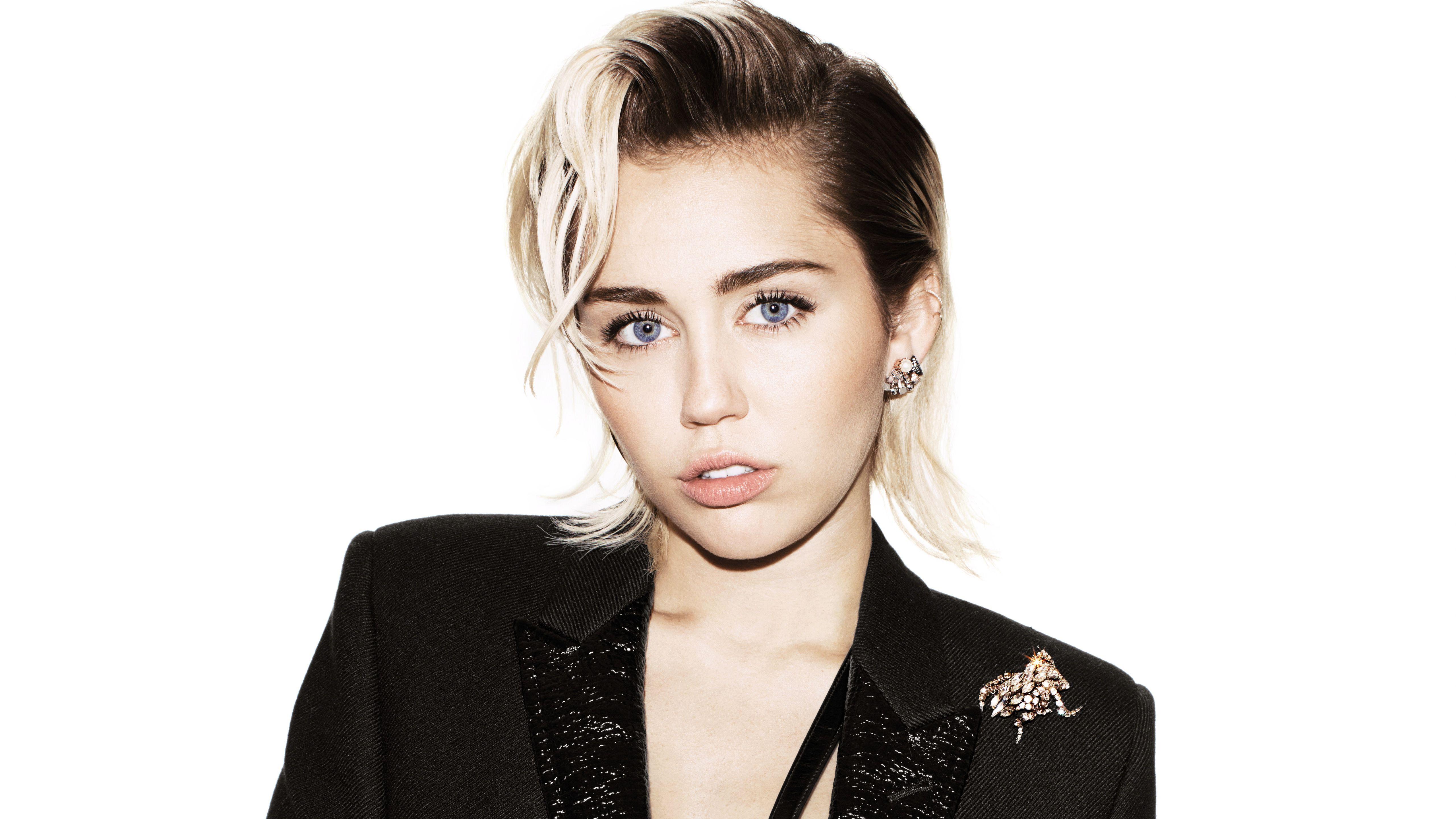 Miley Cyrus Face 2020 Wallpapers