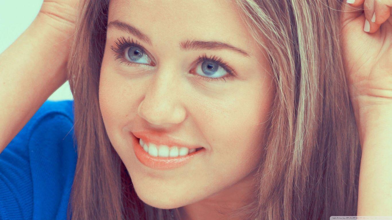 Miley Cyrus Face 2020 Wallpapers