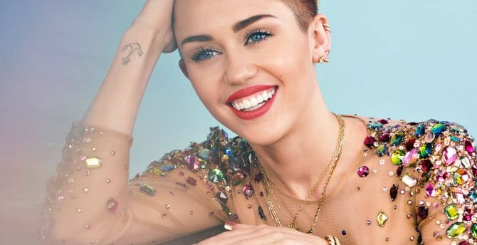 Miley Cyrus Face 2020 Wallpapers