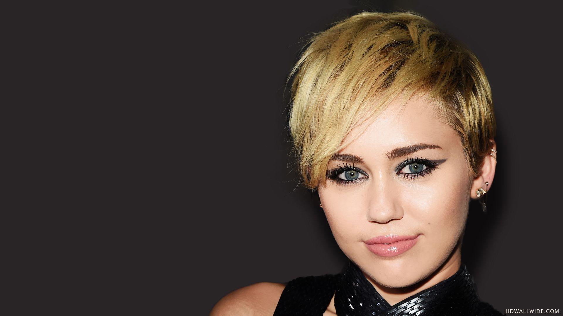 Miley Cyrus Face 2020 Wallpapers