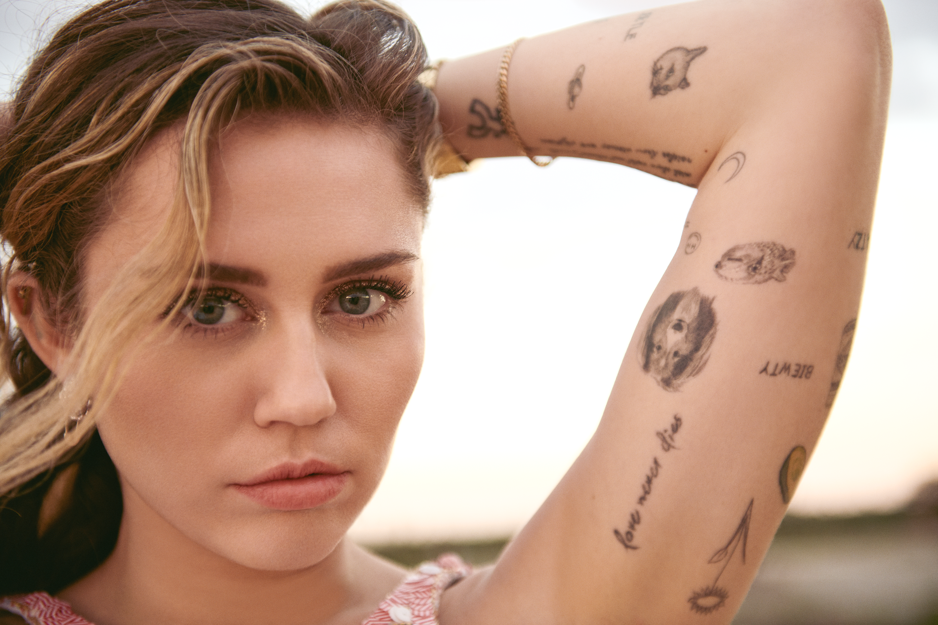 Miley Cyrus Face 2020 Wallpapers