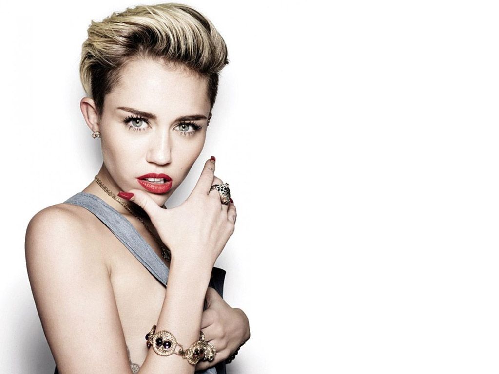 Miley Cyrus Monochrome 2017 Wallpapers