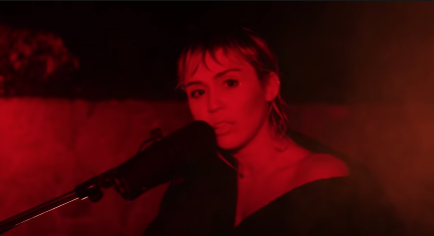 Miley Cyrus SNL 2020 Wallpapers