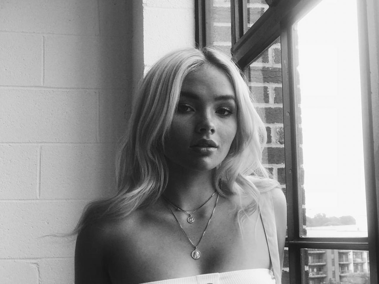 Natalie Alyn Lind Monochrome Wallpapers