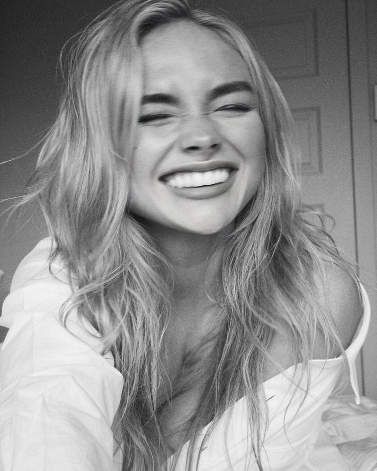 Natalie Alyn Lind Monochrome Wallpapers