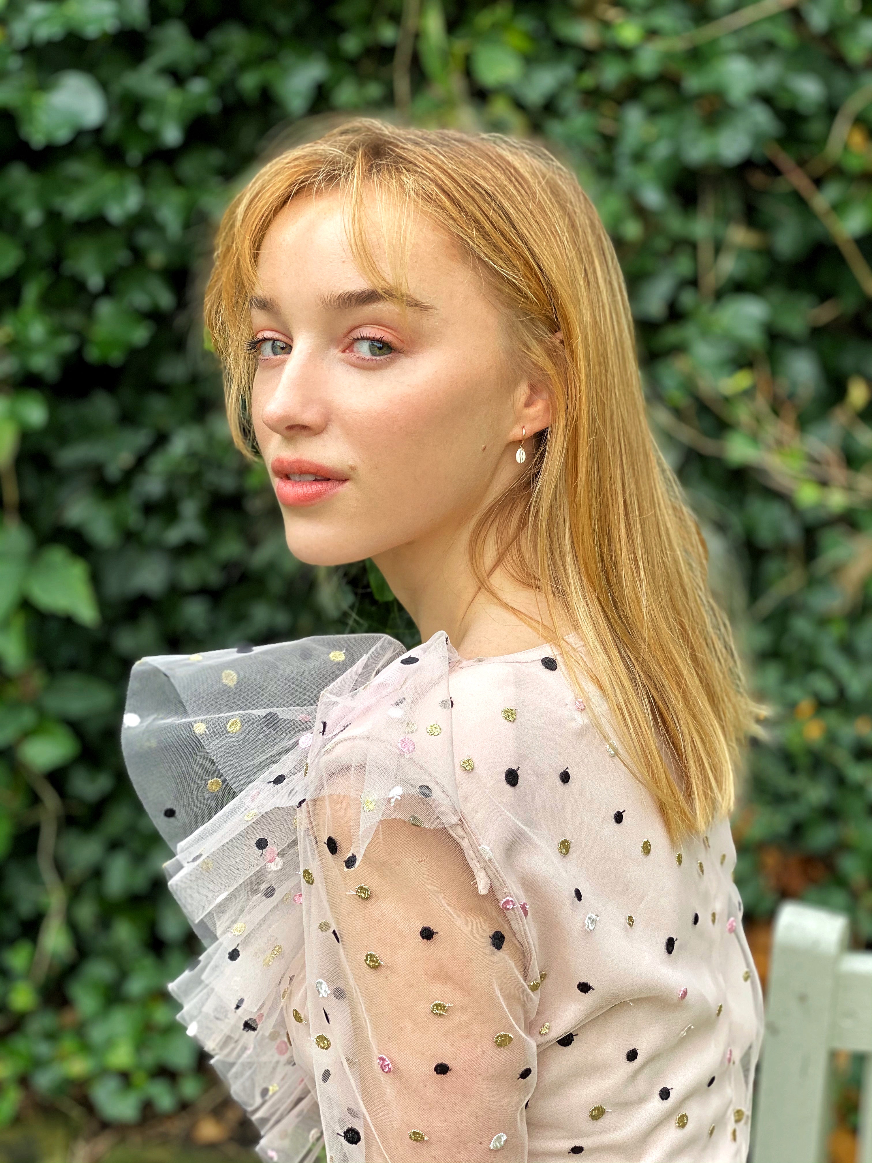 Netflix Phoebe Dynevor Actress Wallpapers