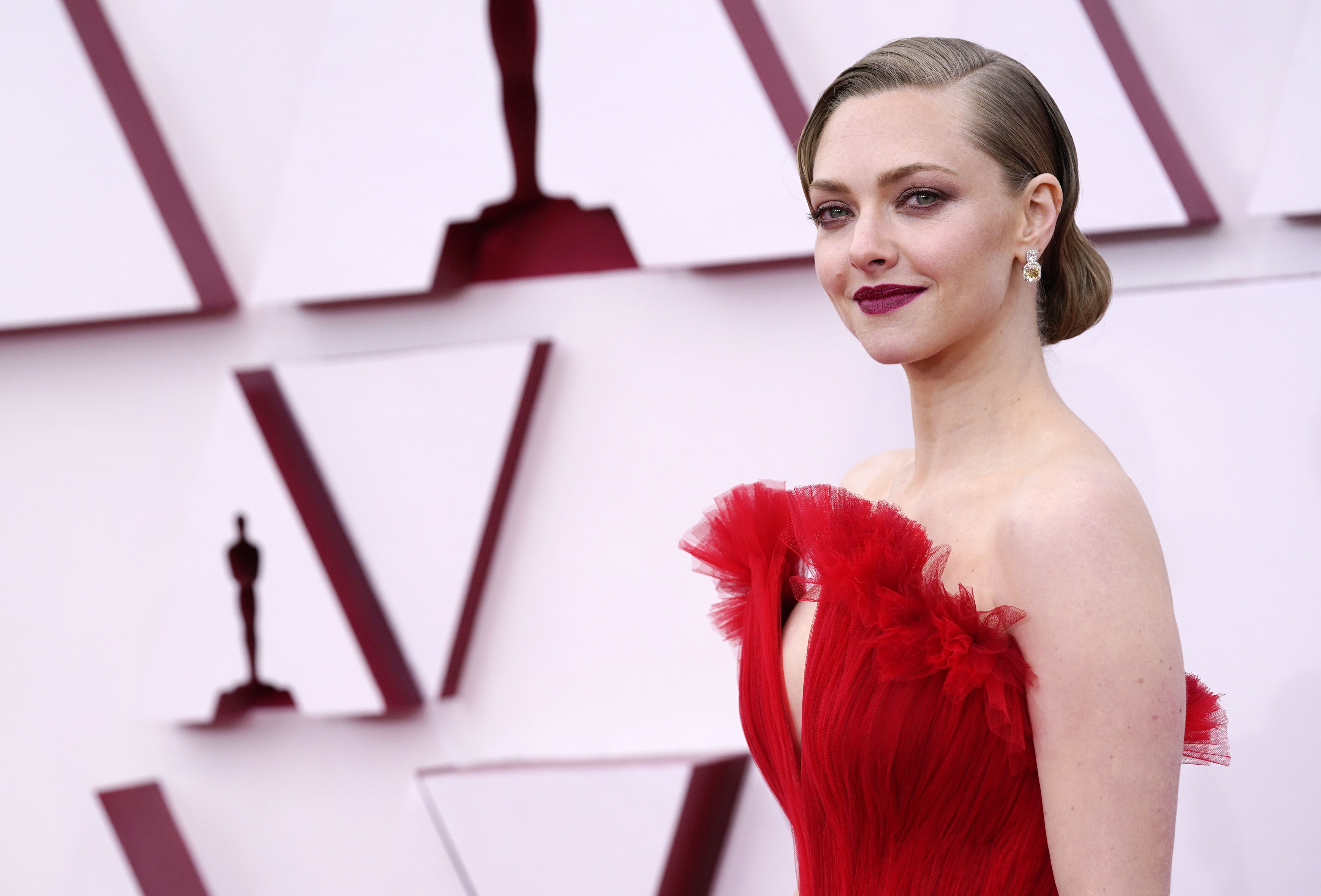 New Amanda Seyfried 2021 Wallpapers