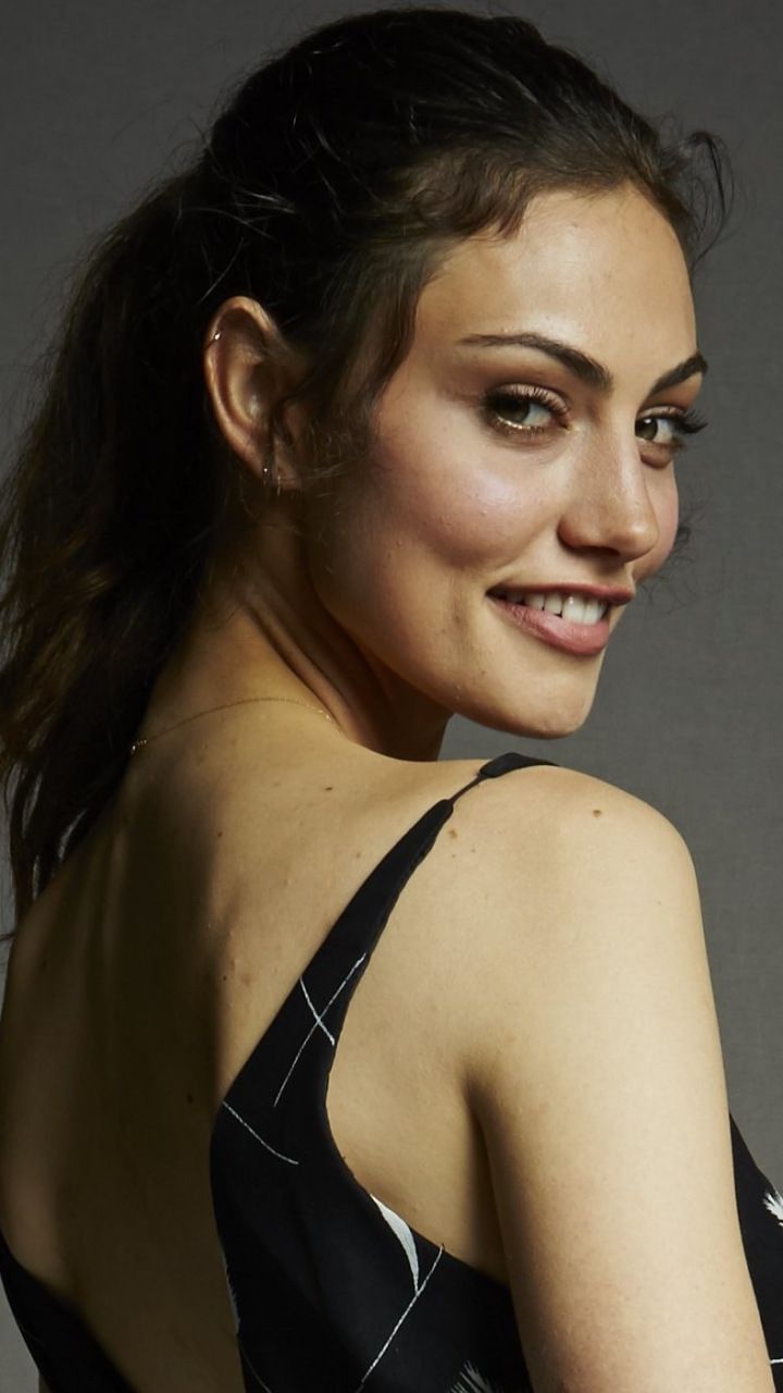 New Phoebe Tonkin Wallpapers