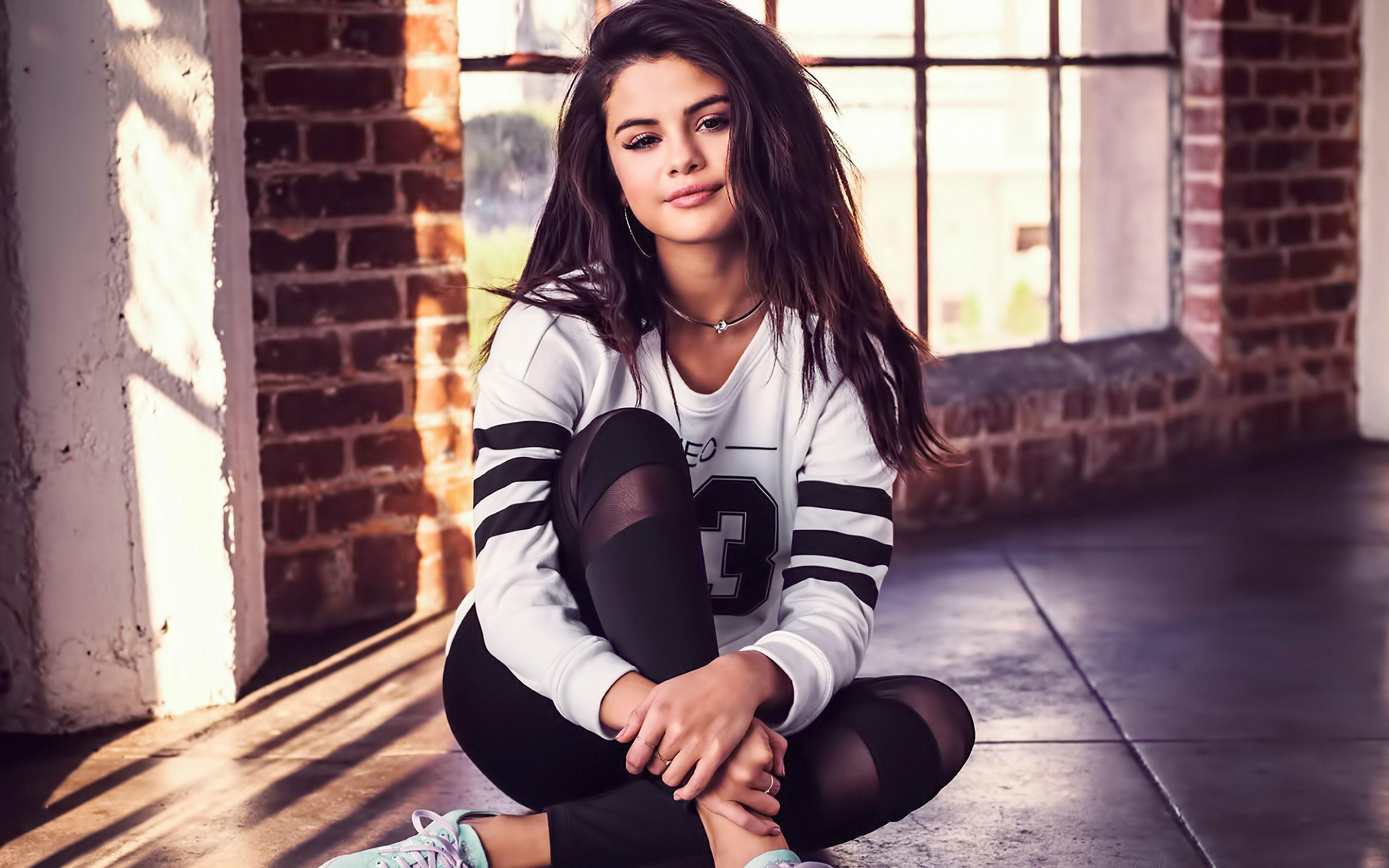 New Selena Gomez Wallpapers