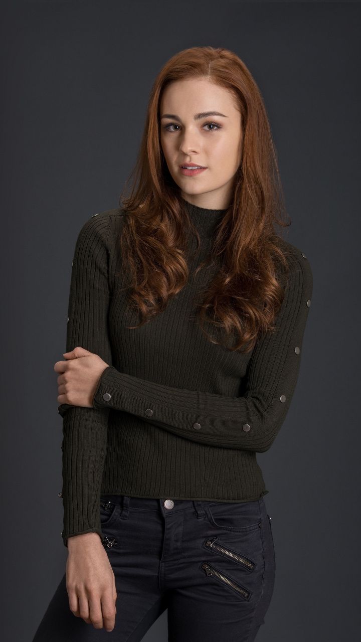 New Sophie Skelton Wallpapers