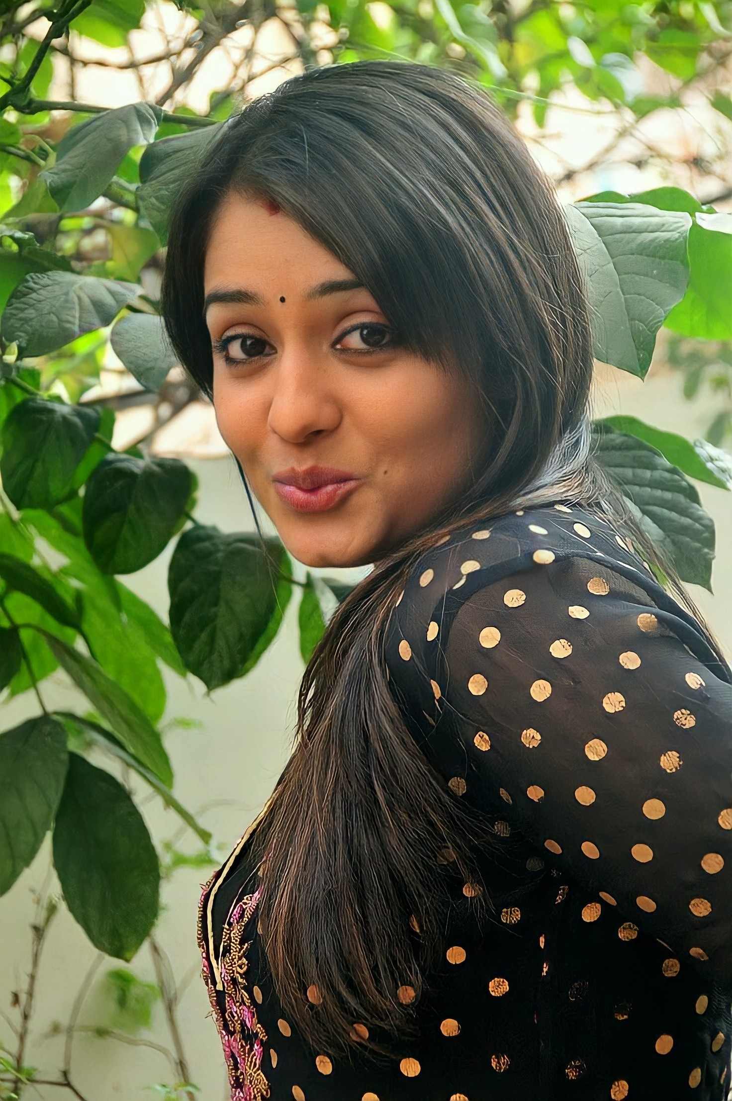 Nikita Thukral Wallpapers