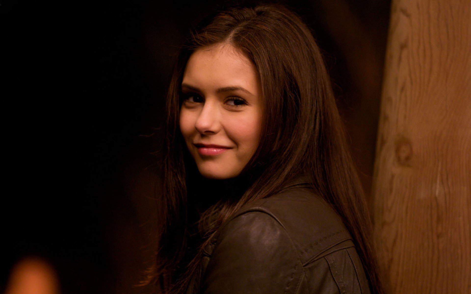 Nina Dobrev In Vampire Diaries Tv Show Wallpapers