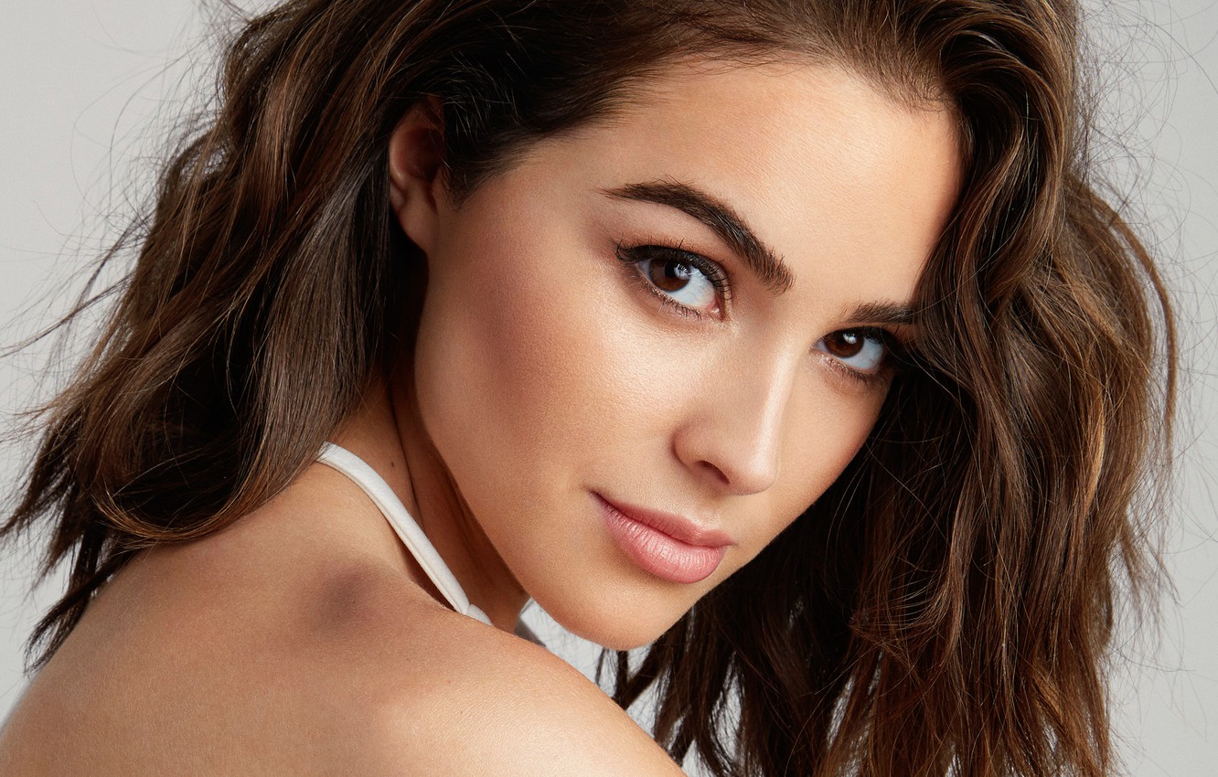 Olivia Culpo Portrait Wallpapers