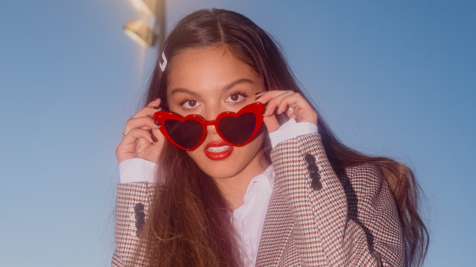 Olivia Rodrigo Smile Wallpapers