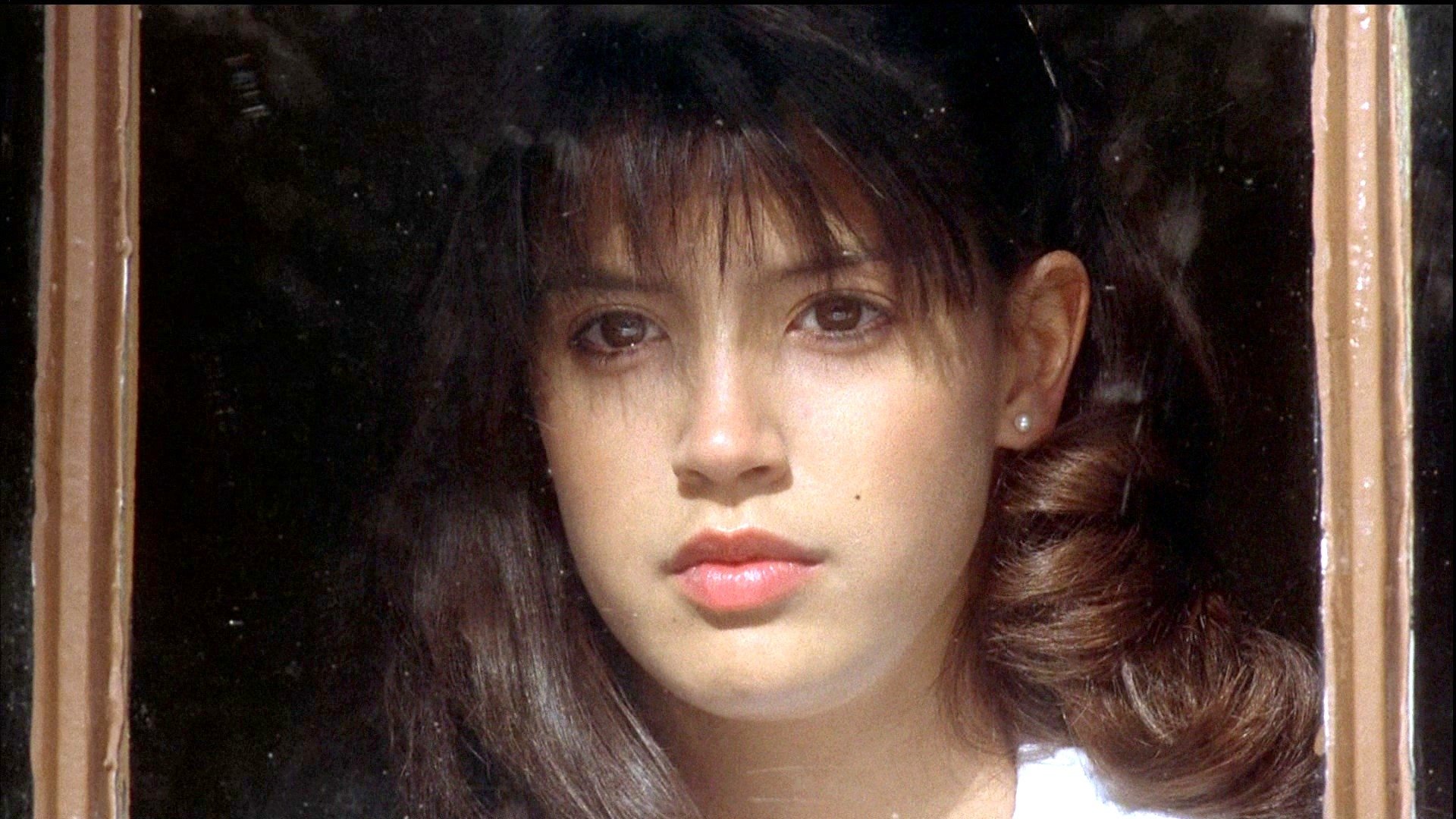 Phoebe Cates Wallpapers