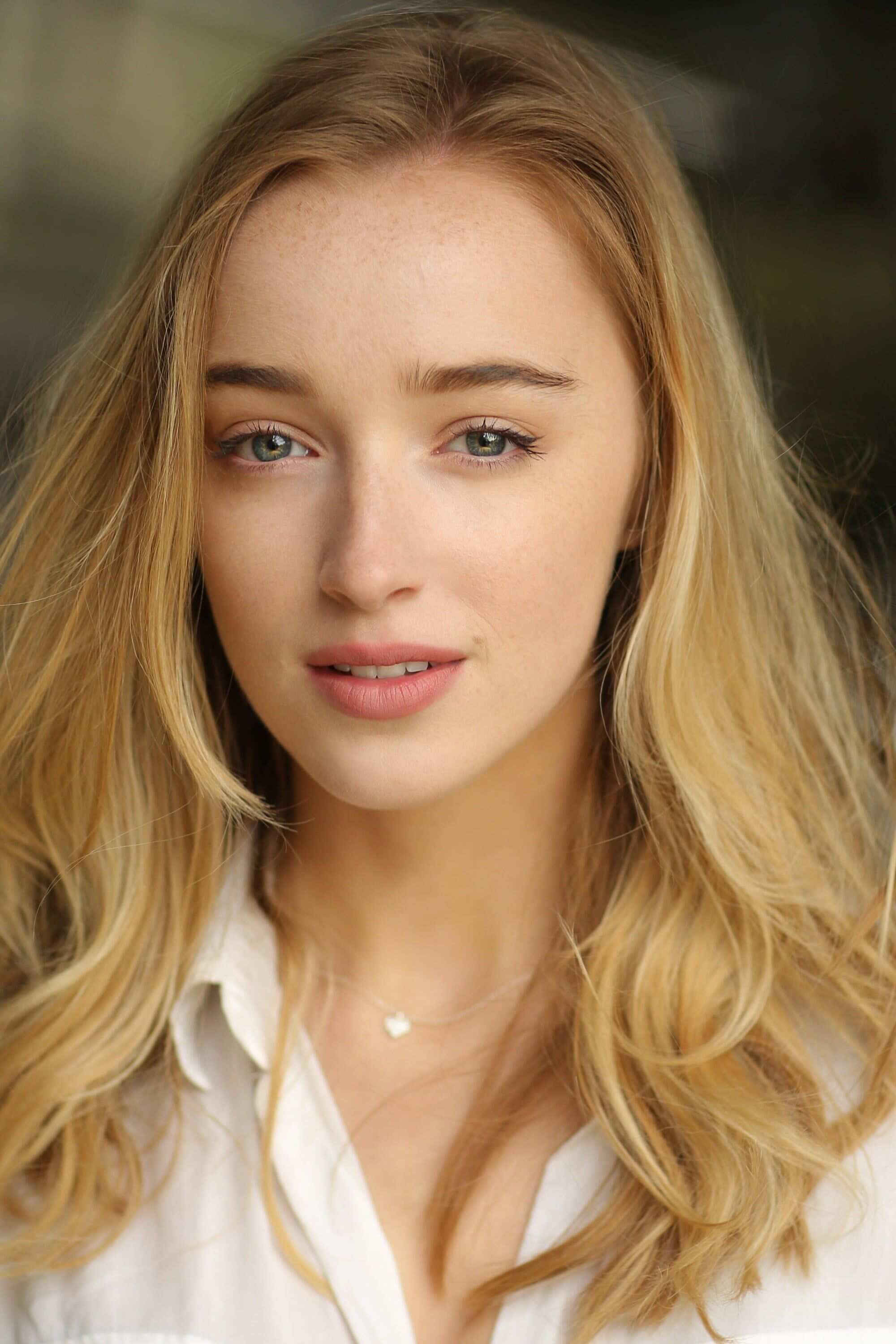 Phoebe Dynevor 2021 Wallpapers