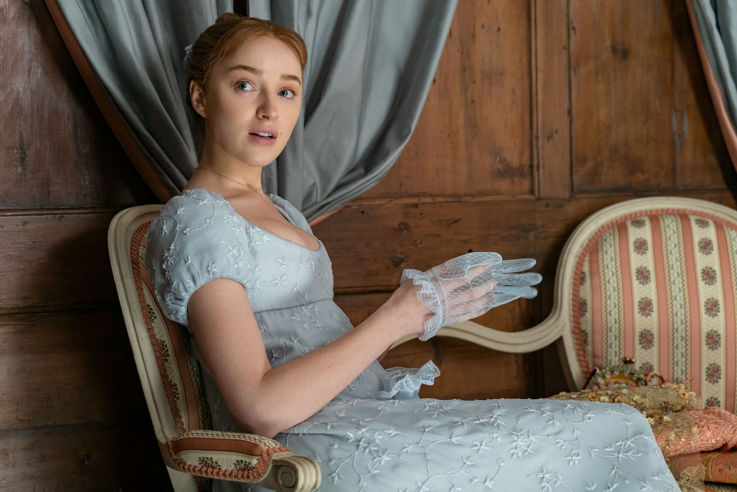 Phoebe Dynevor Actress 2021 Wallpapers