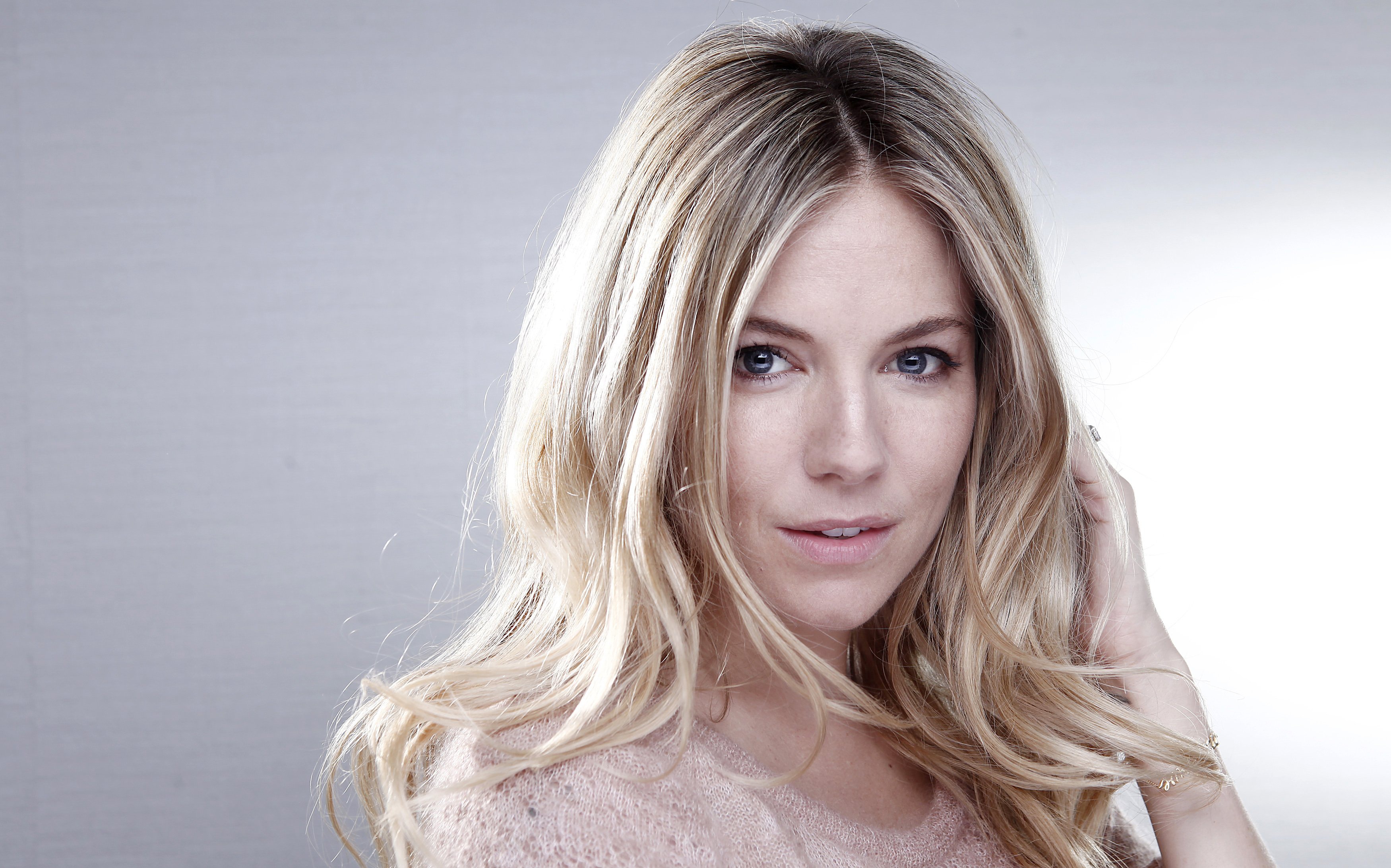 Pretty Sienna Miller Wallpapers