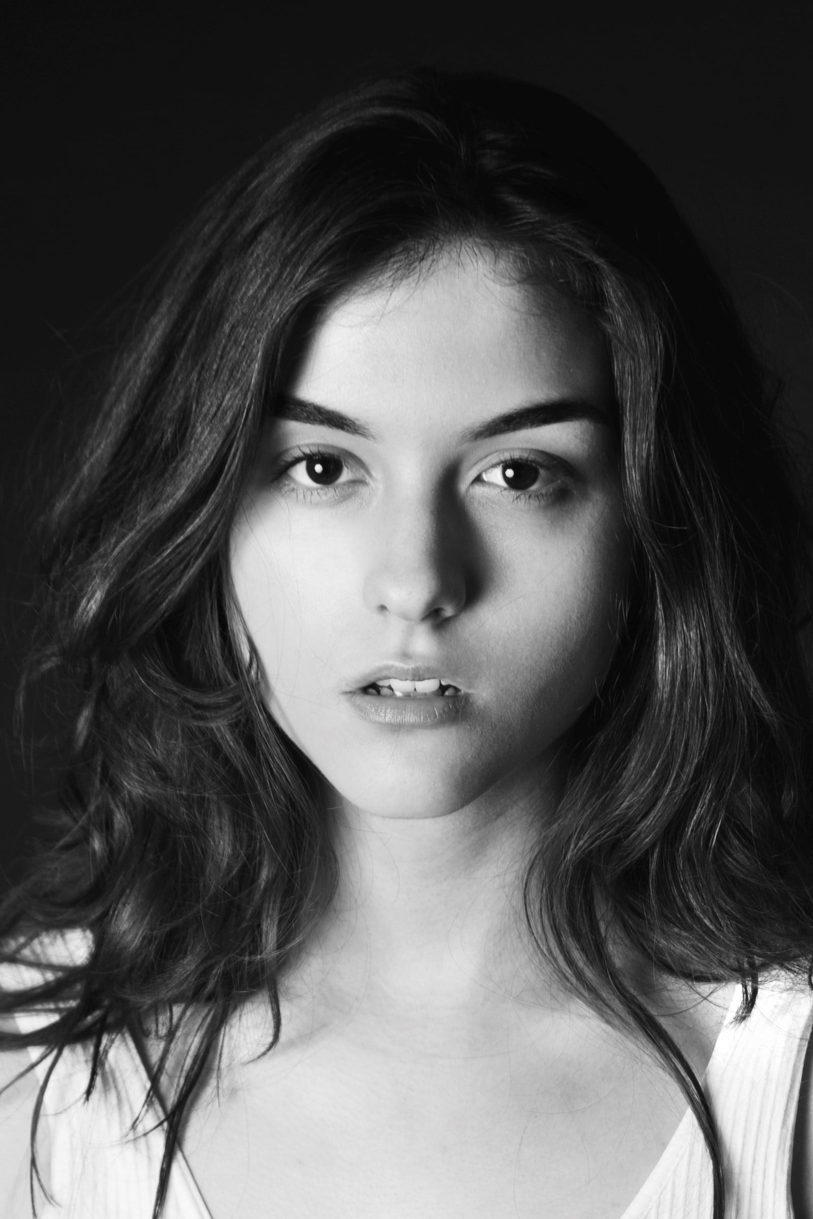 Quinn Shephard Monochrome Wallpapers