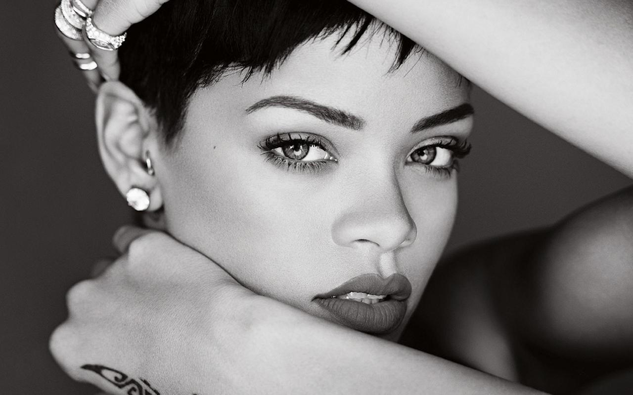 Rihanna Monochrome Wallpapers