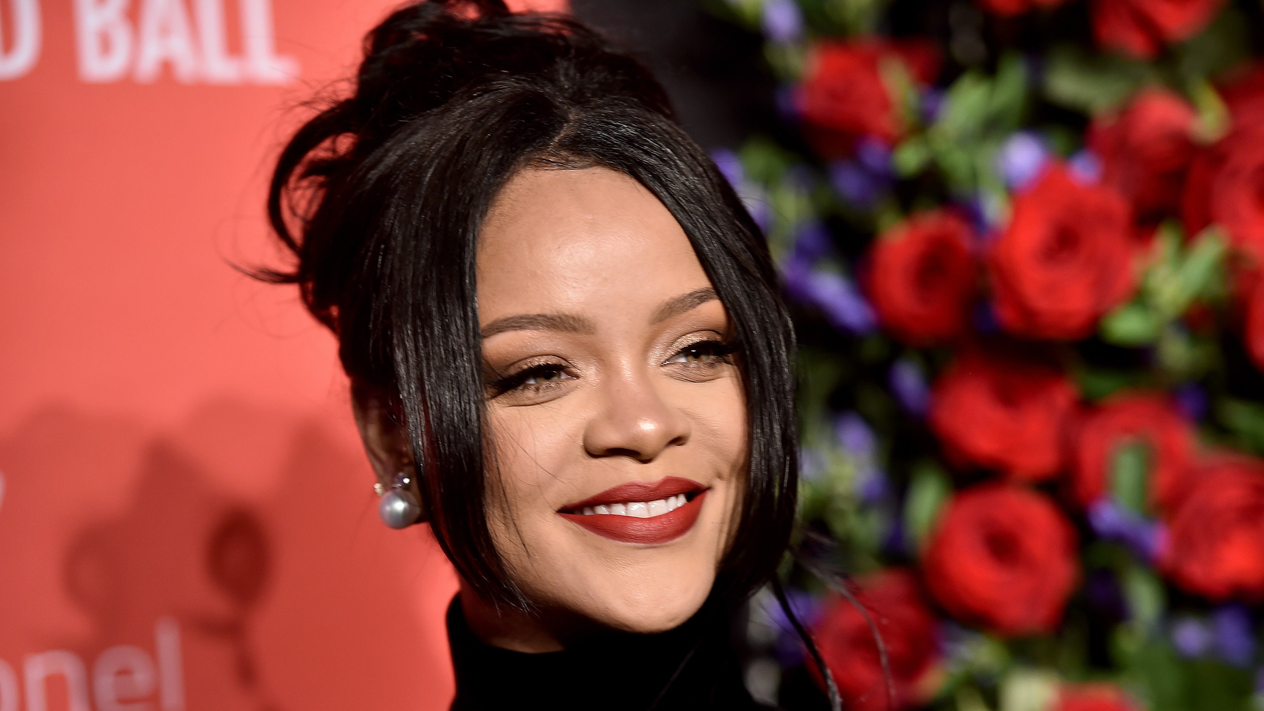 Rihanna Singer 2021 Wallpapers