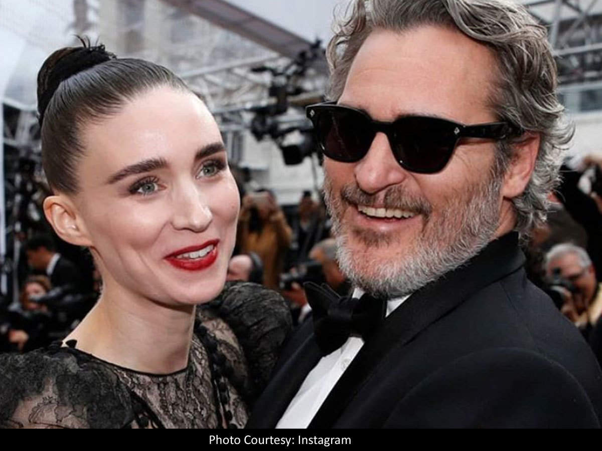 Rooney Mara Cute Smile Wallpapers